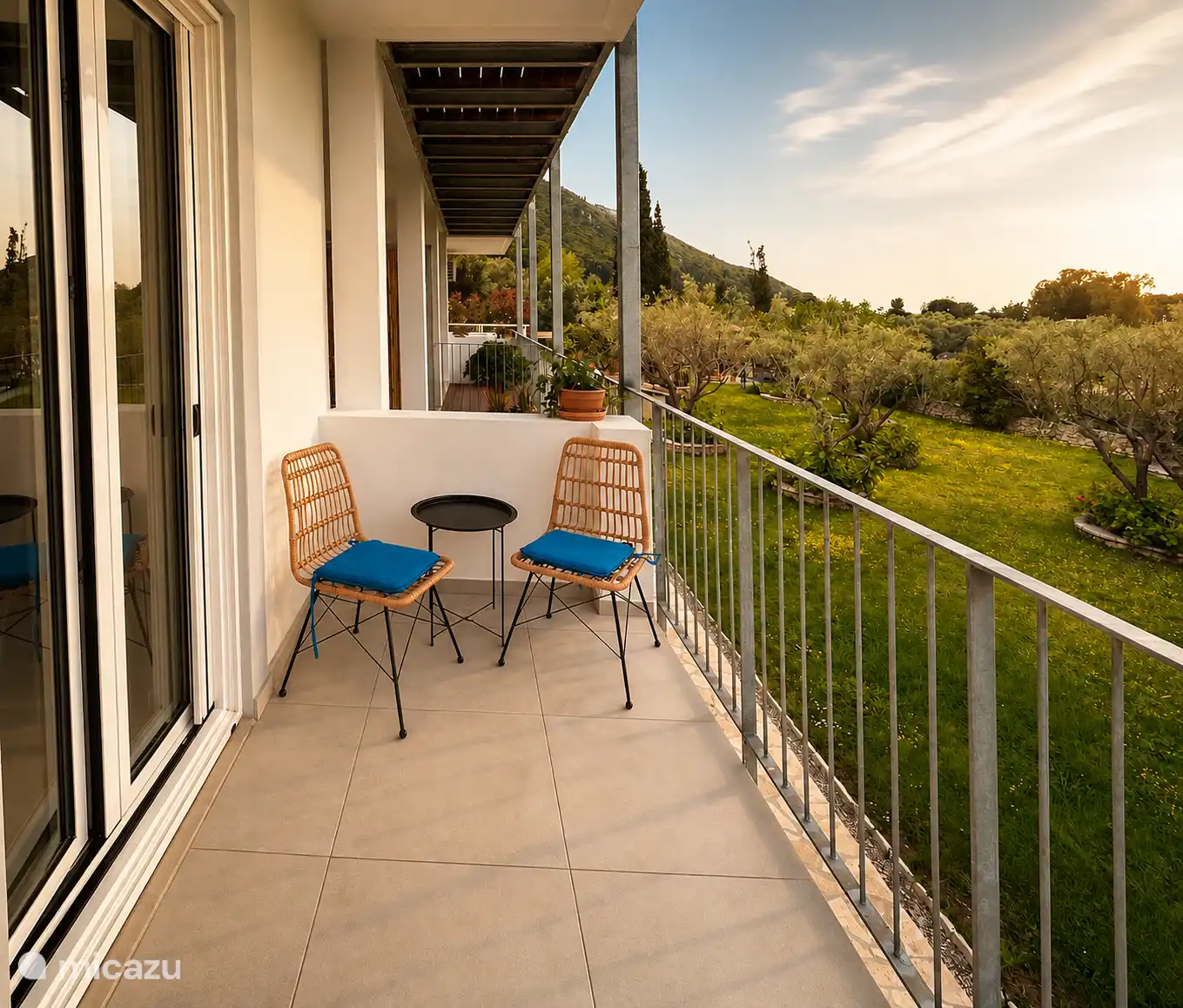 Balkon slaapkamer met uitzicht op de tuin