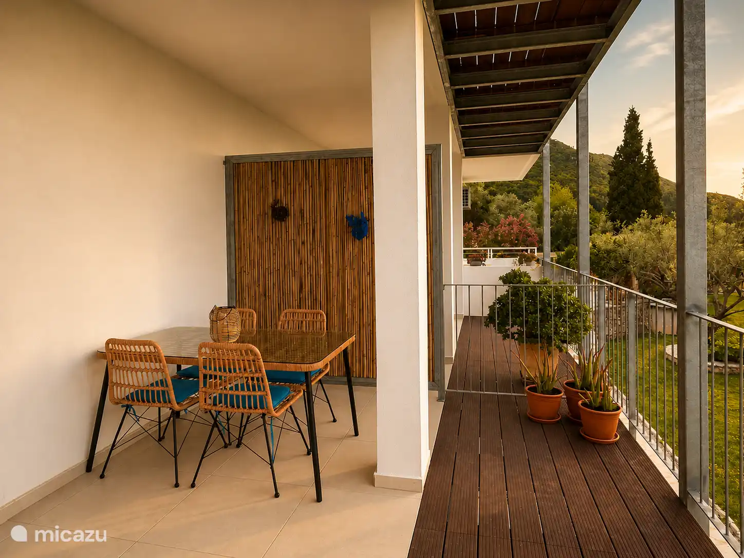 Balkon woonkamer met uitzicht op de tuin