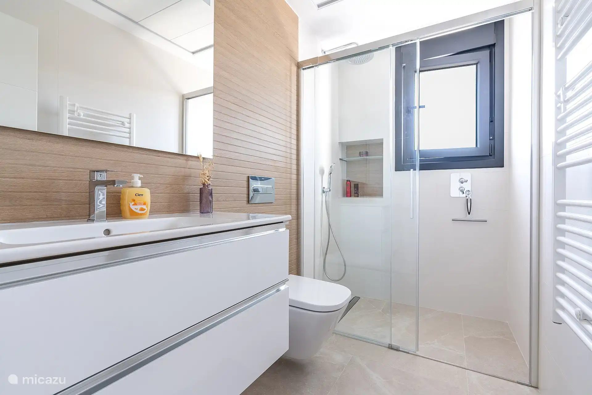 Baño en el dormitorio principal