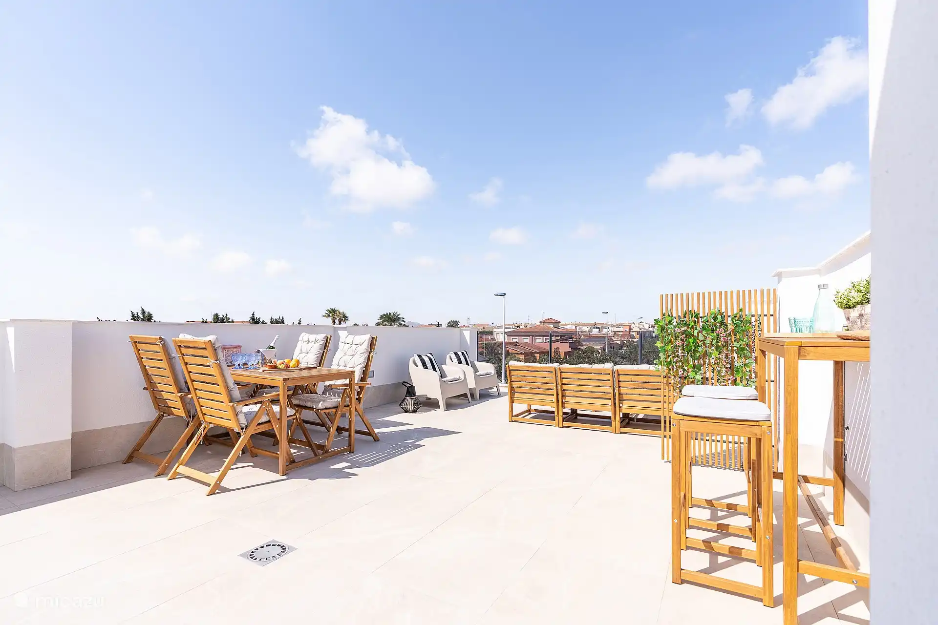 Terraza en la azotea completamente amueblada