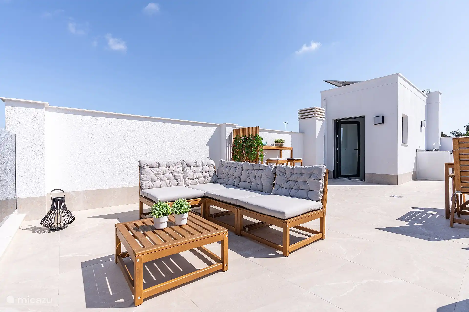 Terraza en la azotea completamente amueblada