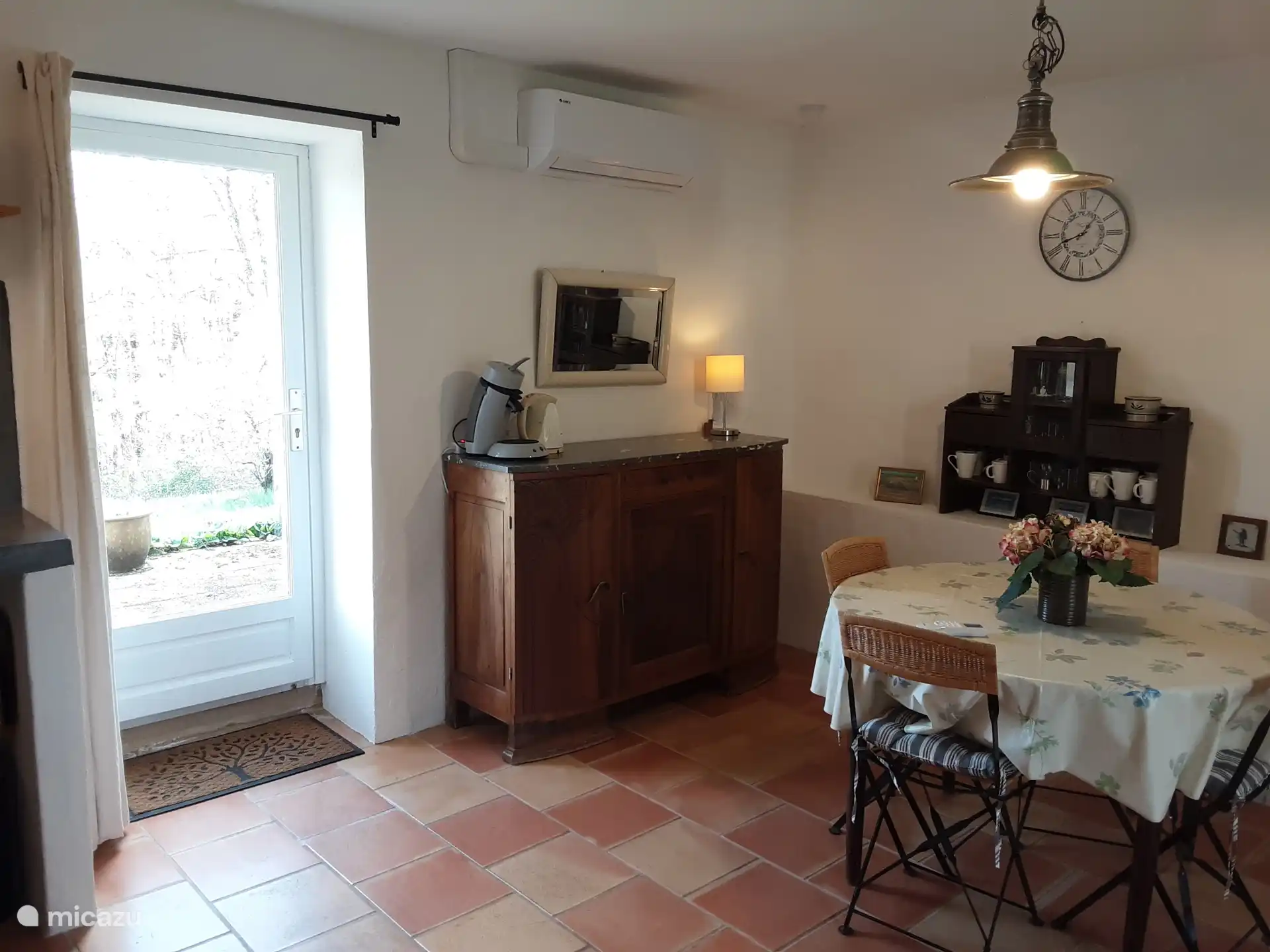 Eethoek met terrasdeur