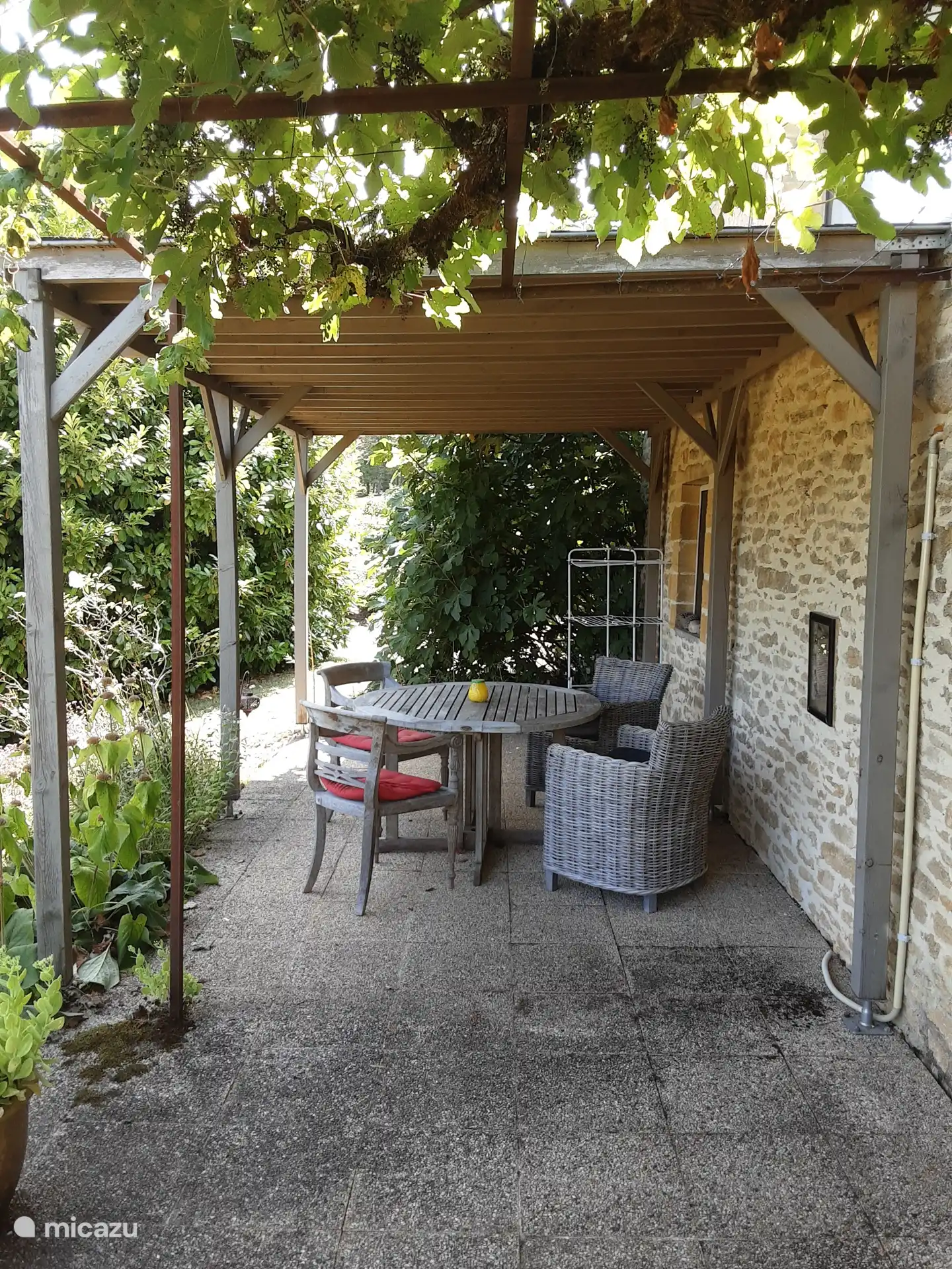 Terras van de gite, deels overdekt