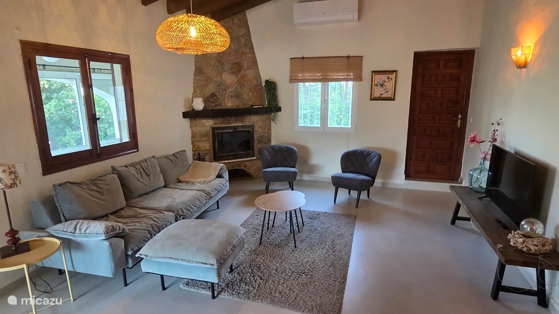 Salón con aire acondicionado 