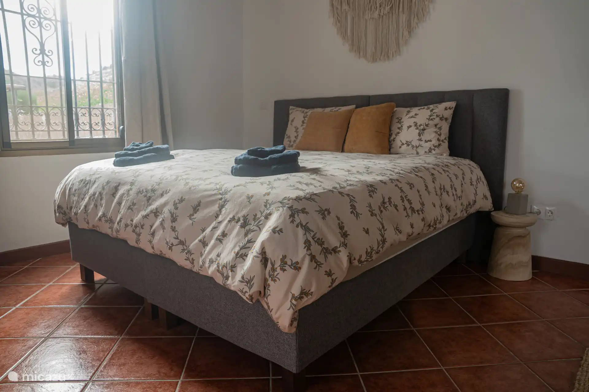 Heerlijk boxspring tweepersoonsbed dat ook op te maken is als twee losse bedden.