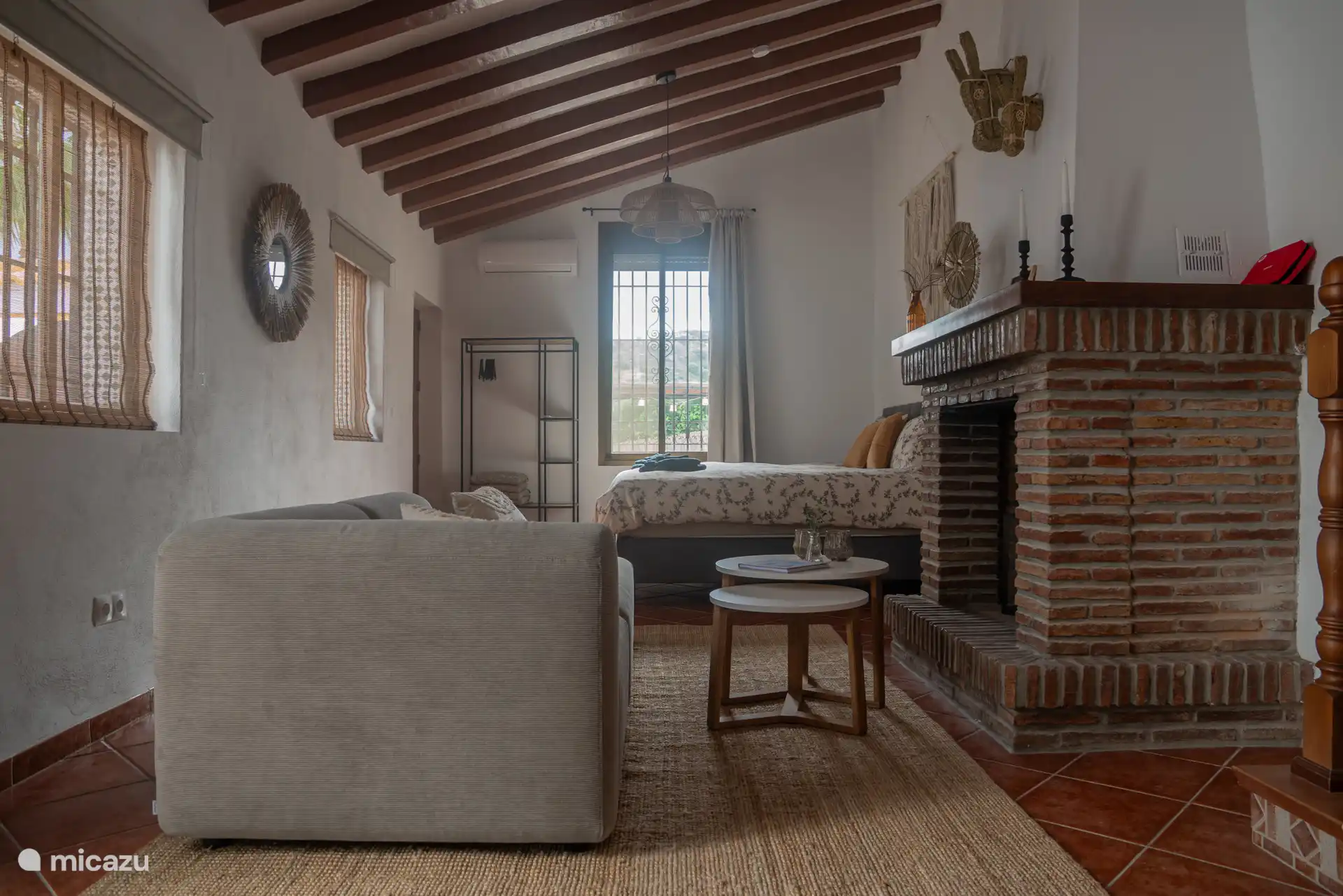 Woonkamer plus Kingsize tweepersoonsbed dat ook op te maken is als twee losse bedden.