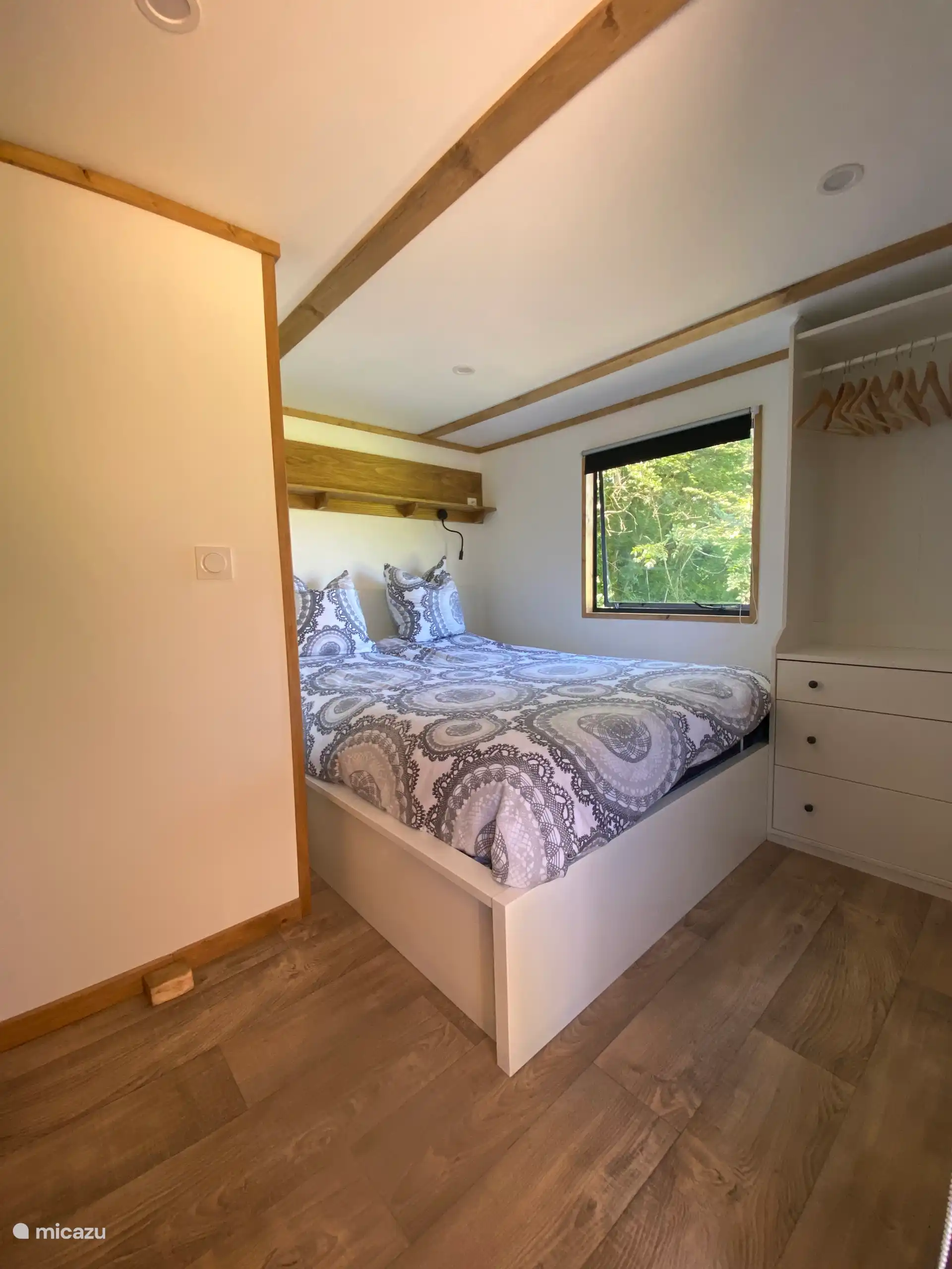 Mobile home: Bedroom with double bed and storage space.