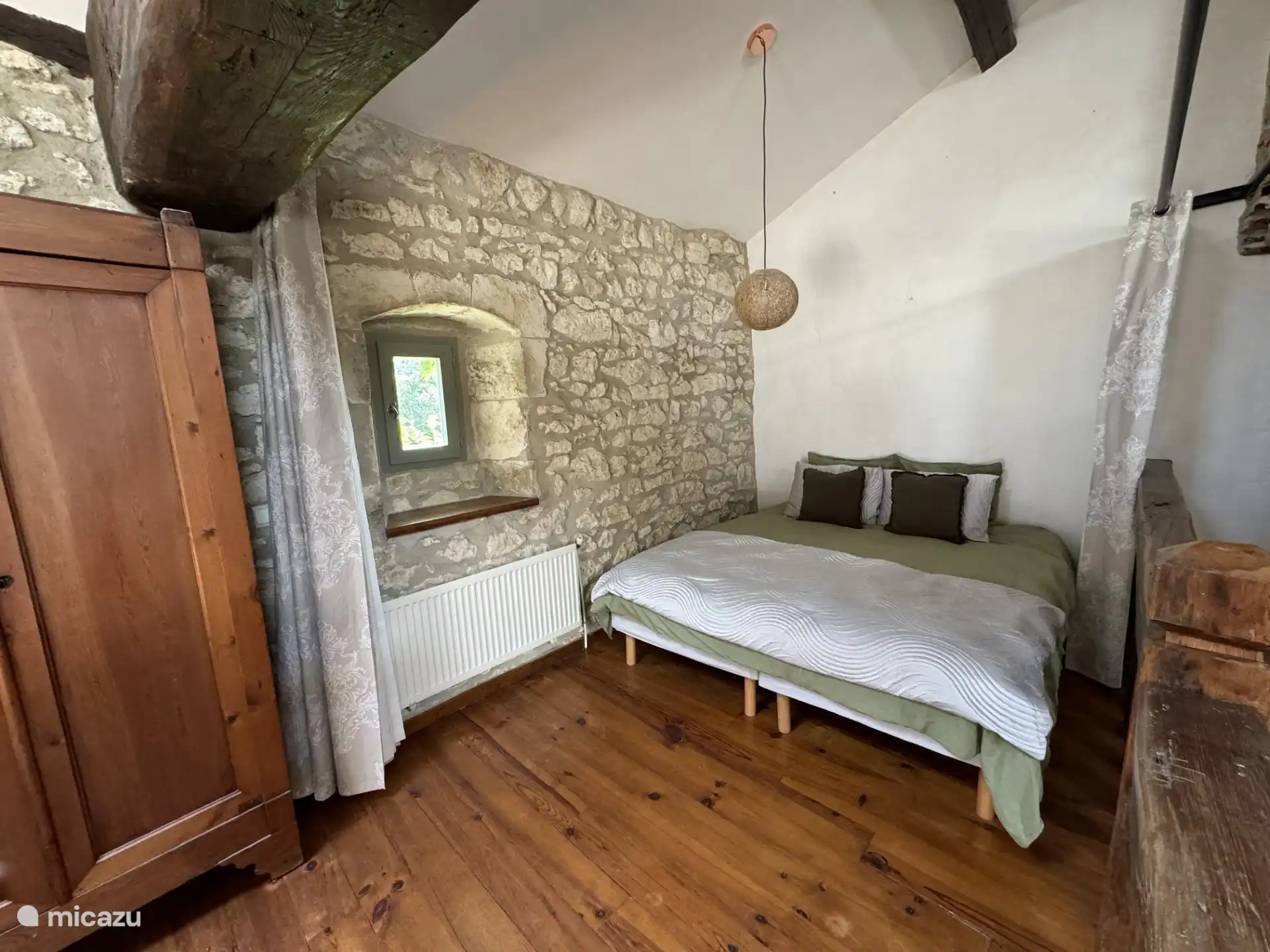 Amplio loft con alojamiento: 2 camas individuales o 1 cama matrimonial (180x200)