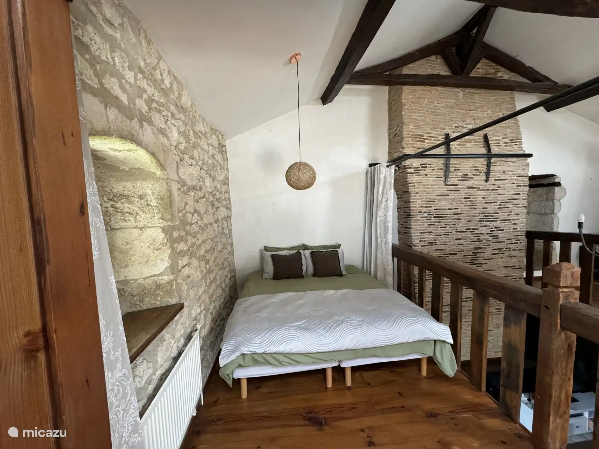 Amplio loft con alojamiento: 2 camas individuales o 1 cama matrimonial (180x200)
