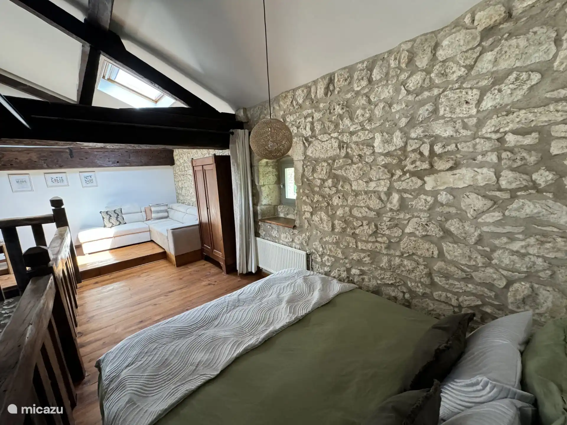 Amplio loft con alojamiento: 2 camas individuales o 1 cama matrimonial (180x200)