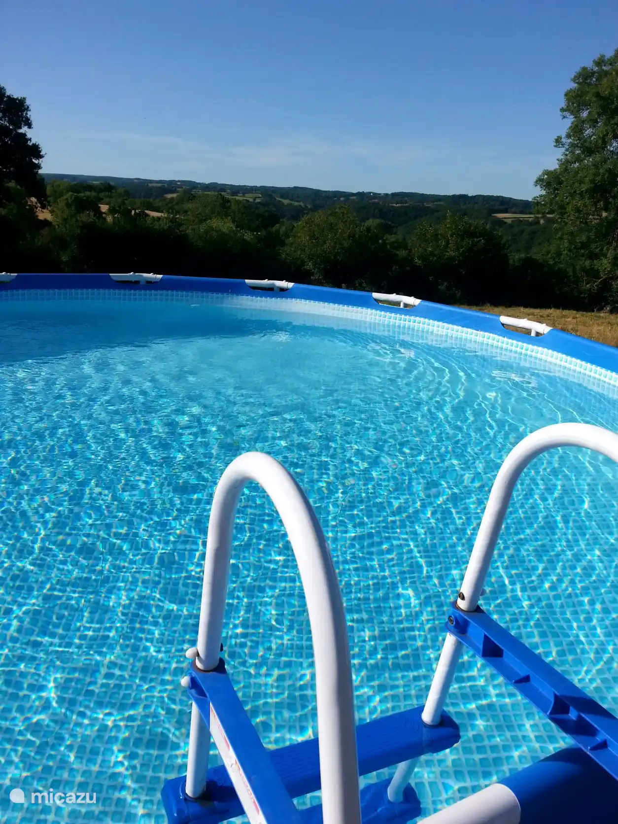 Preciosa piscina de piscina ferme ranciat
