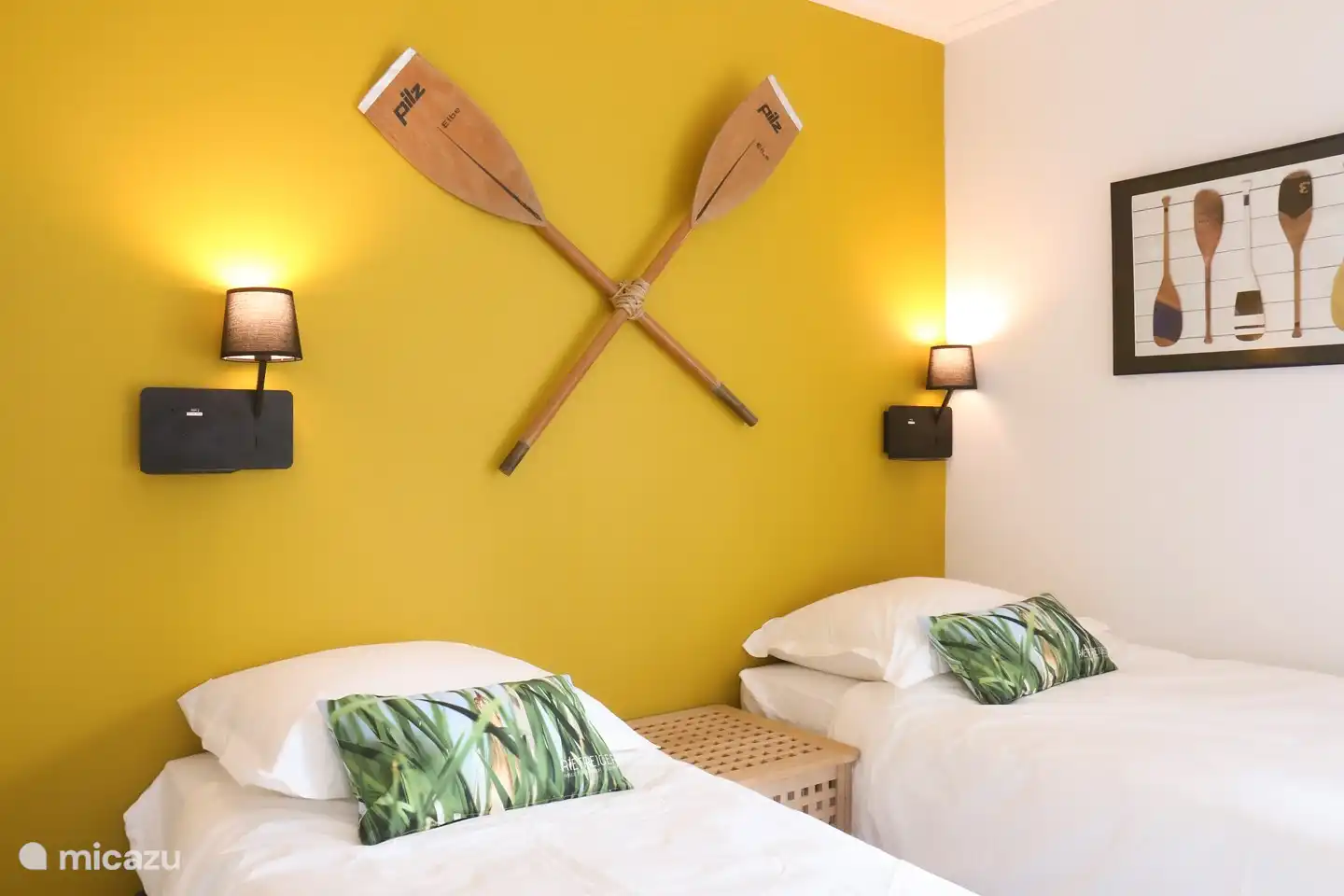 Vrolijke en ruime tweede slaapkamer met extra lange hotelboxspringbedden