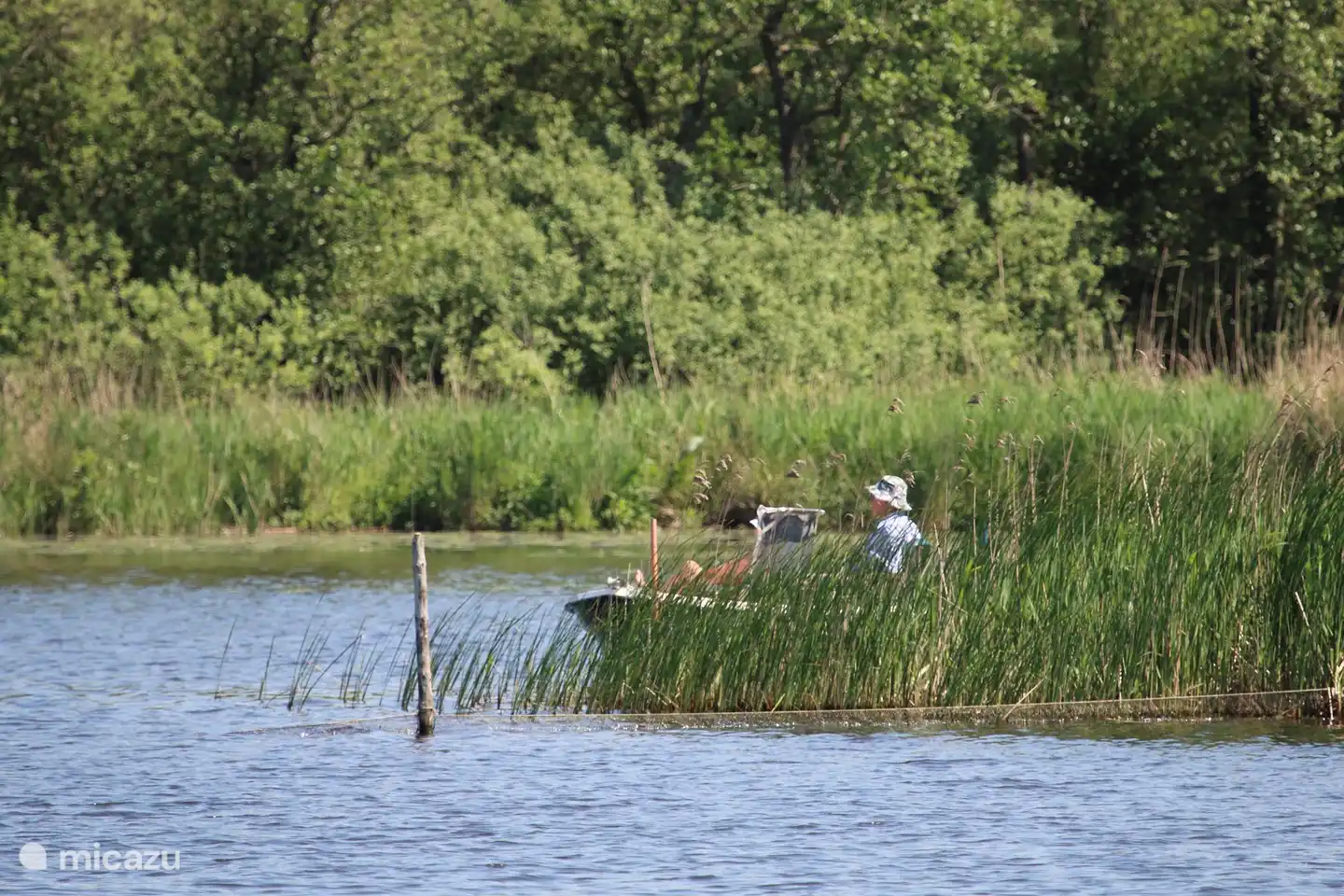 Geniet van de rust in Nationaal Park Alde Feanen. Met eigen boot of een gehuurde boot