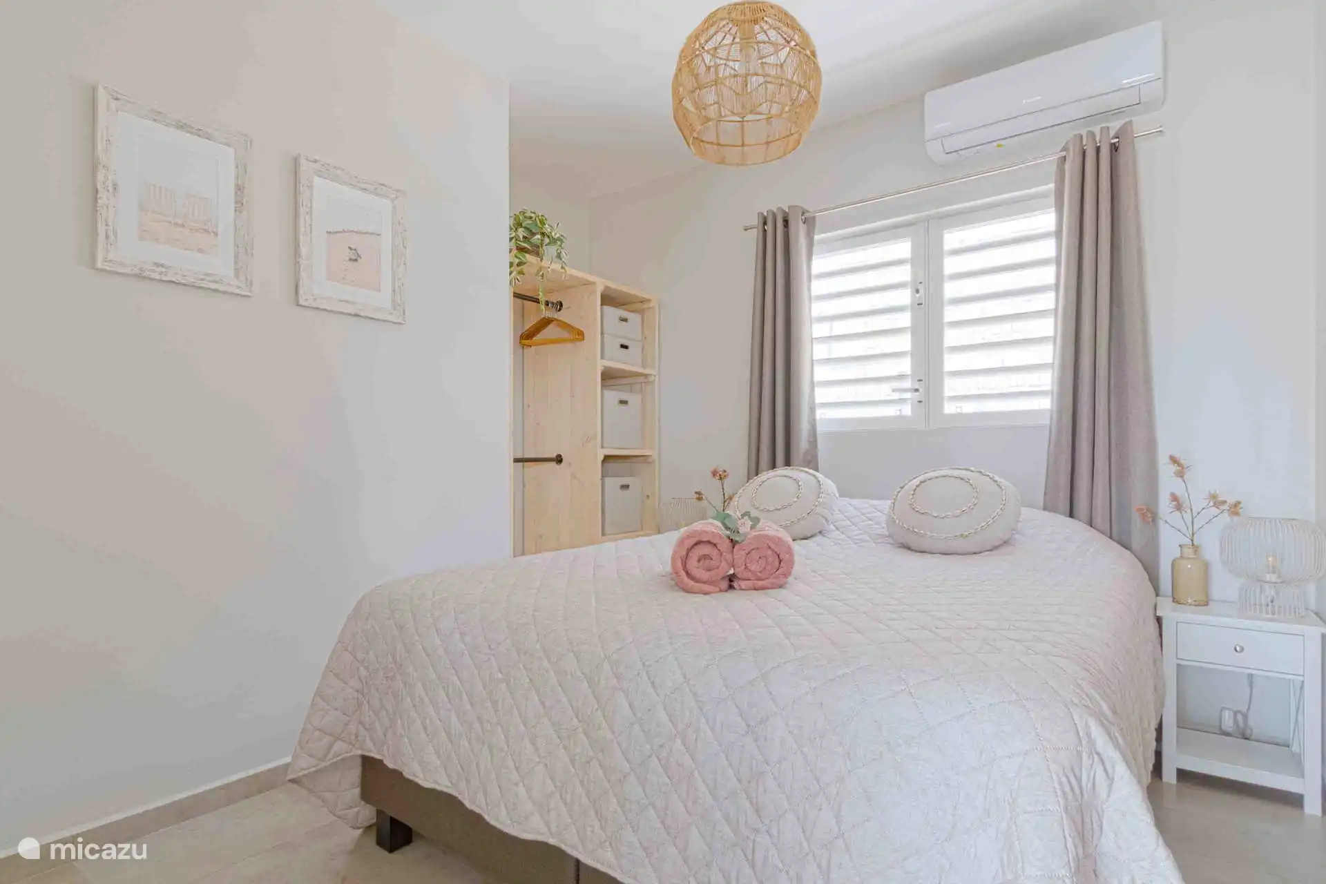 Slaapkamer 2 waarvan de bedden ook uit elkaar gezet kunnen worden.