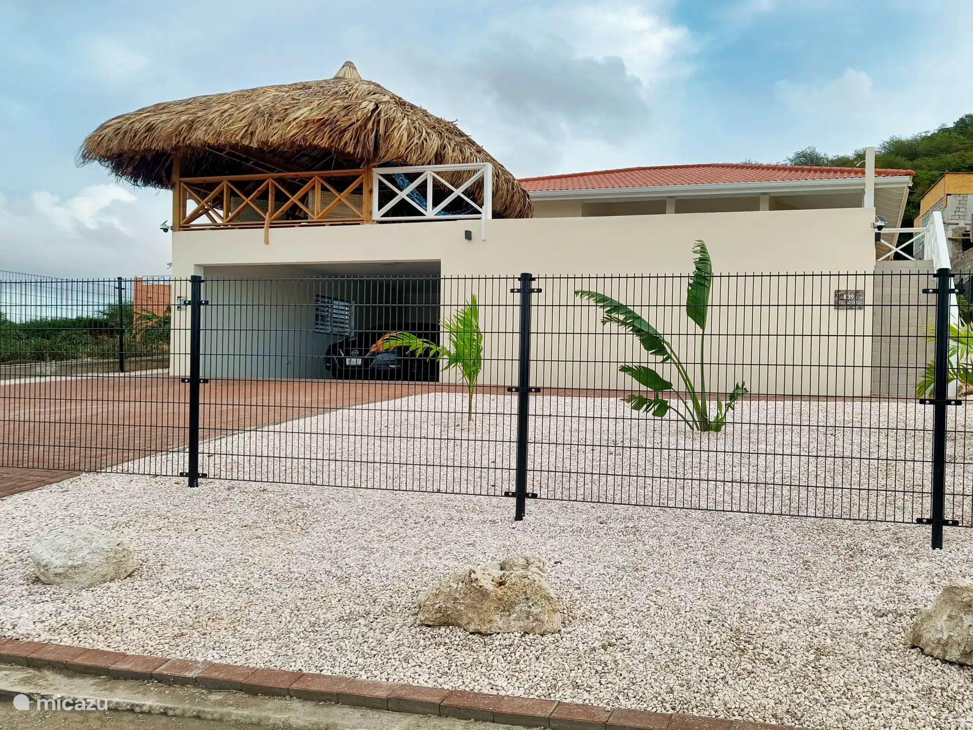 Overdekt parkeren in de garage.