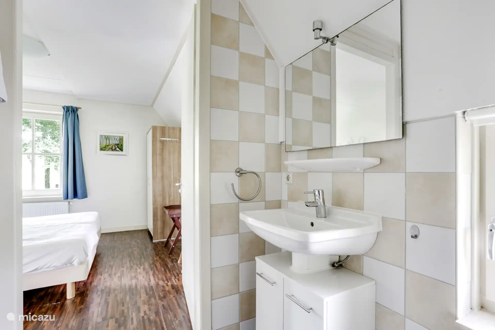 Baño en suite abajo