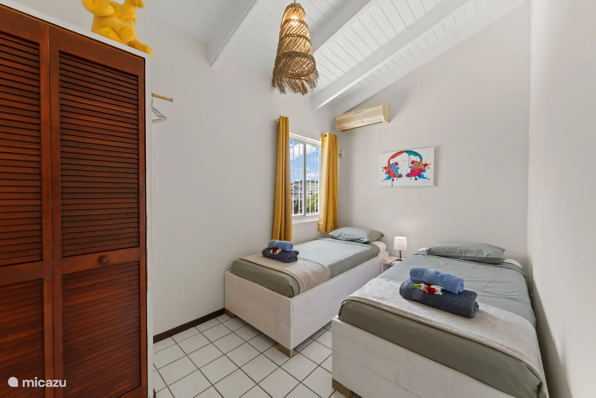 El dormitorio 4 tiene dos camas individuales y espacio para el armario