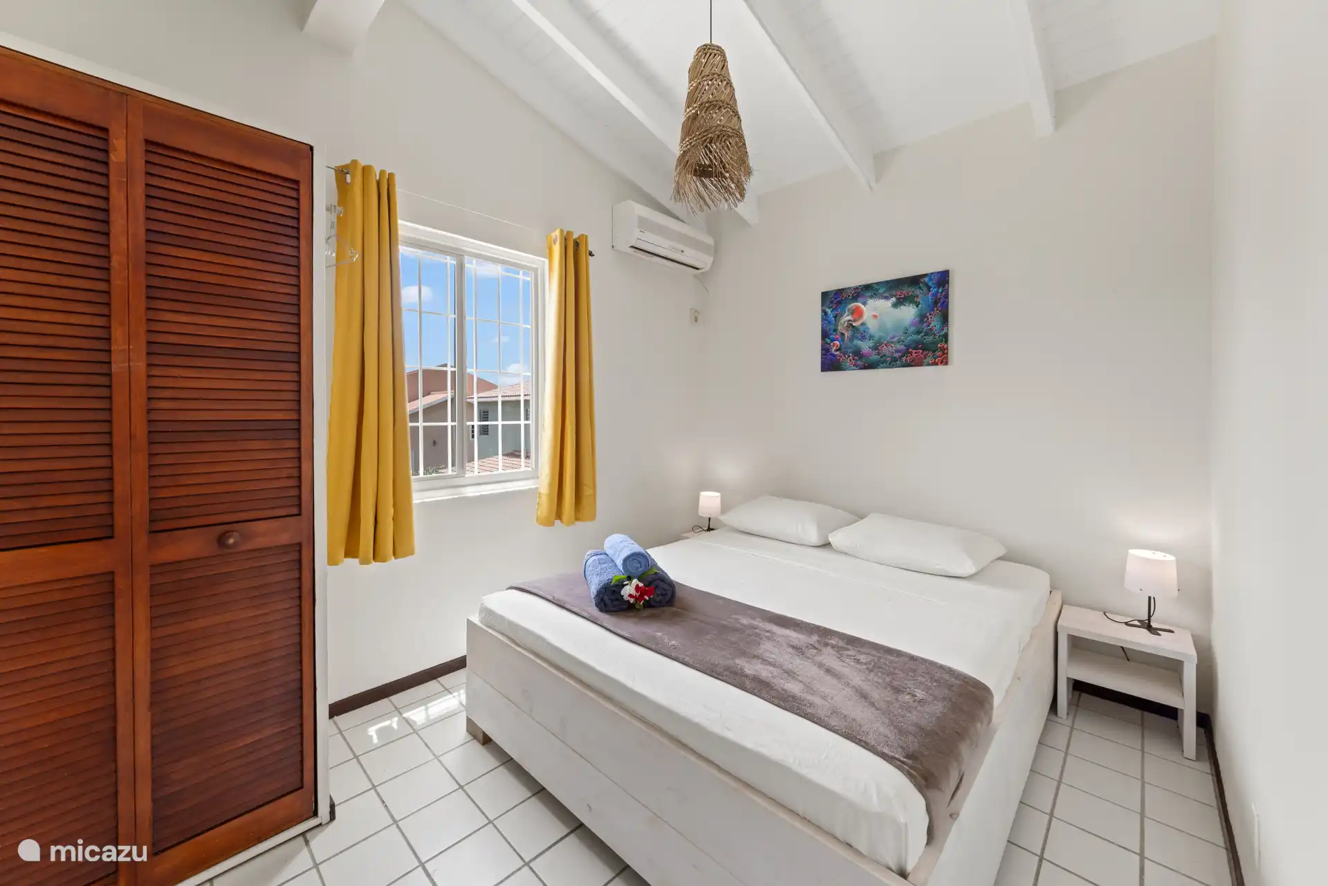 El dormitorio 3 tiene una cama matrimonial y un cómodo armario