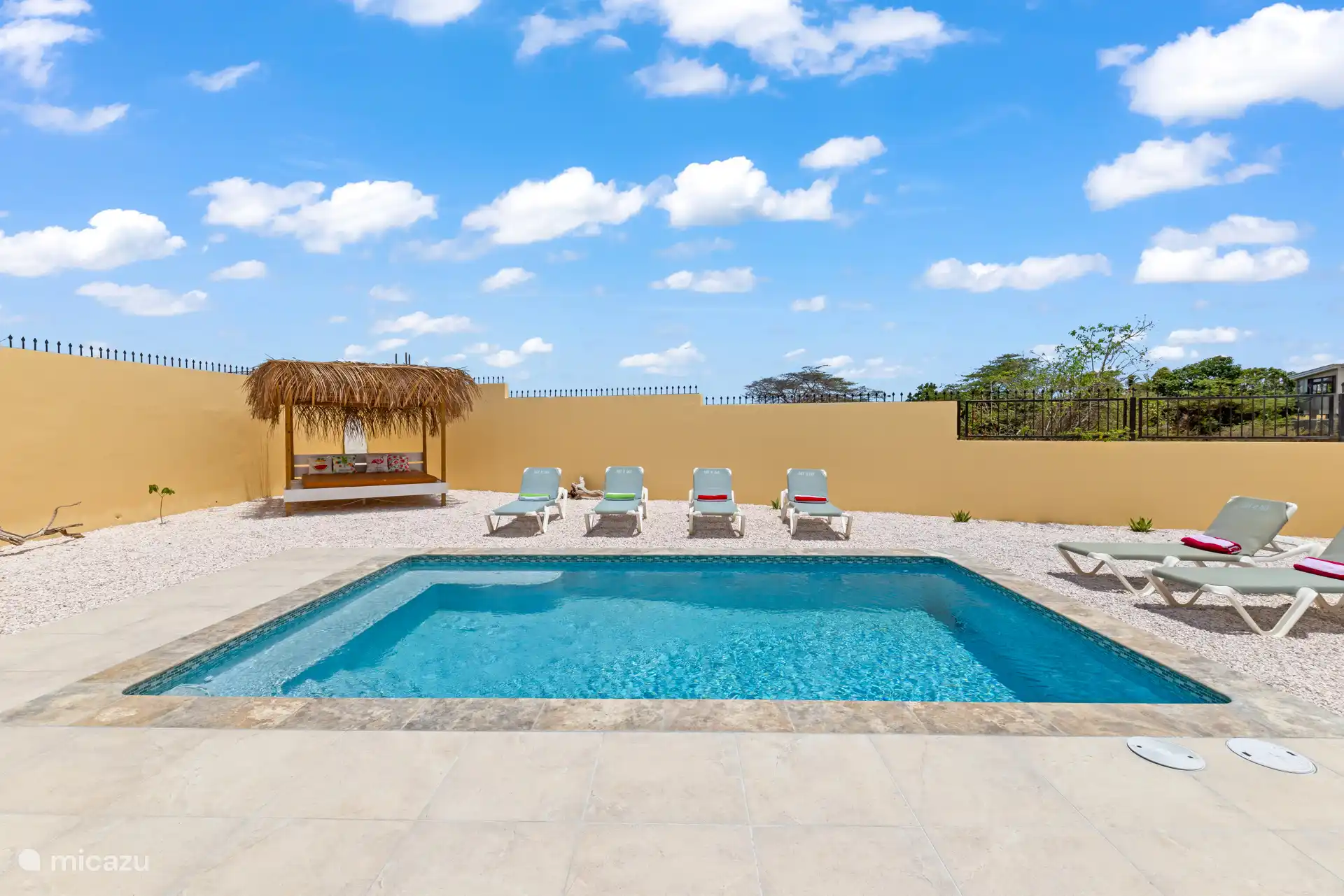 Aquí quieres quedarte todo el día: piscina, sol y pura relajación