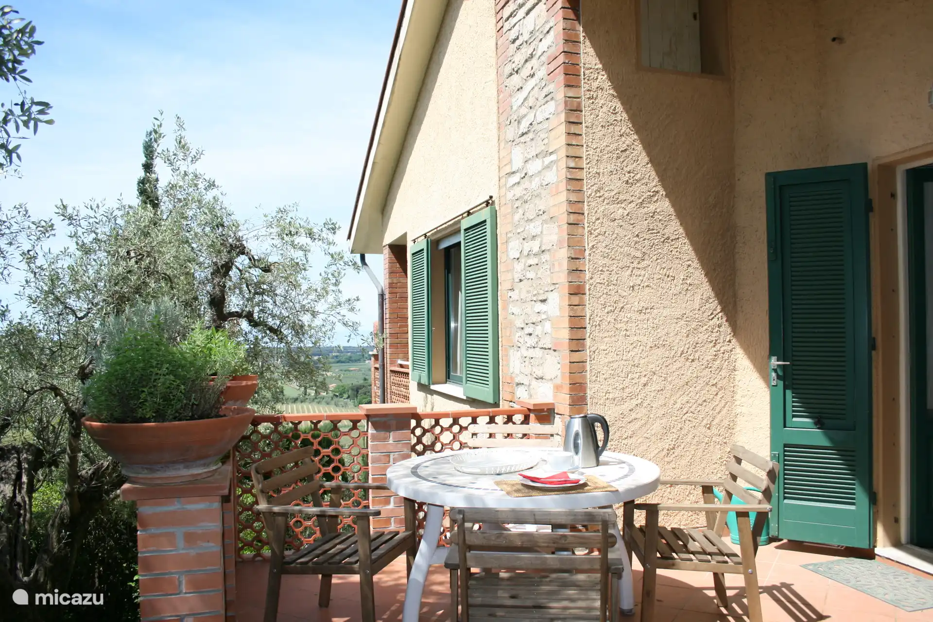 Terrasse hinter