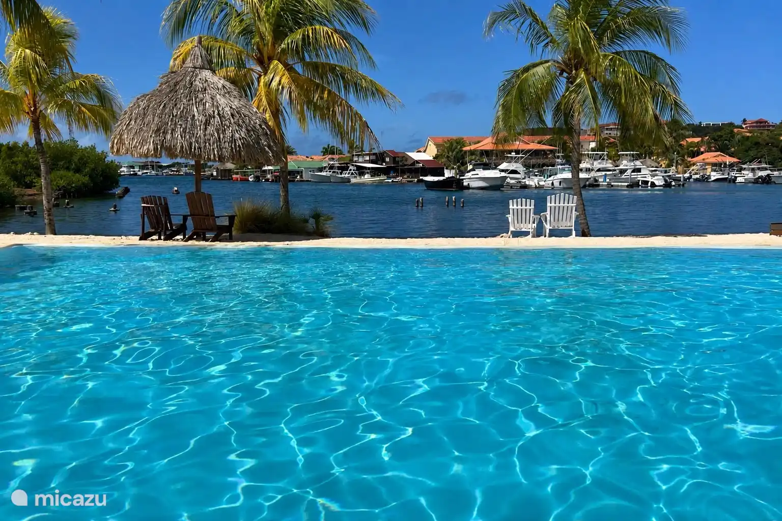 View over the Spanish Water and the marina. Here you start and end the day with peace and a beautiful panorama.