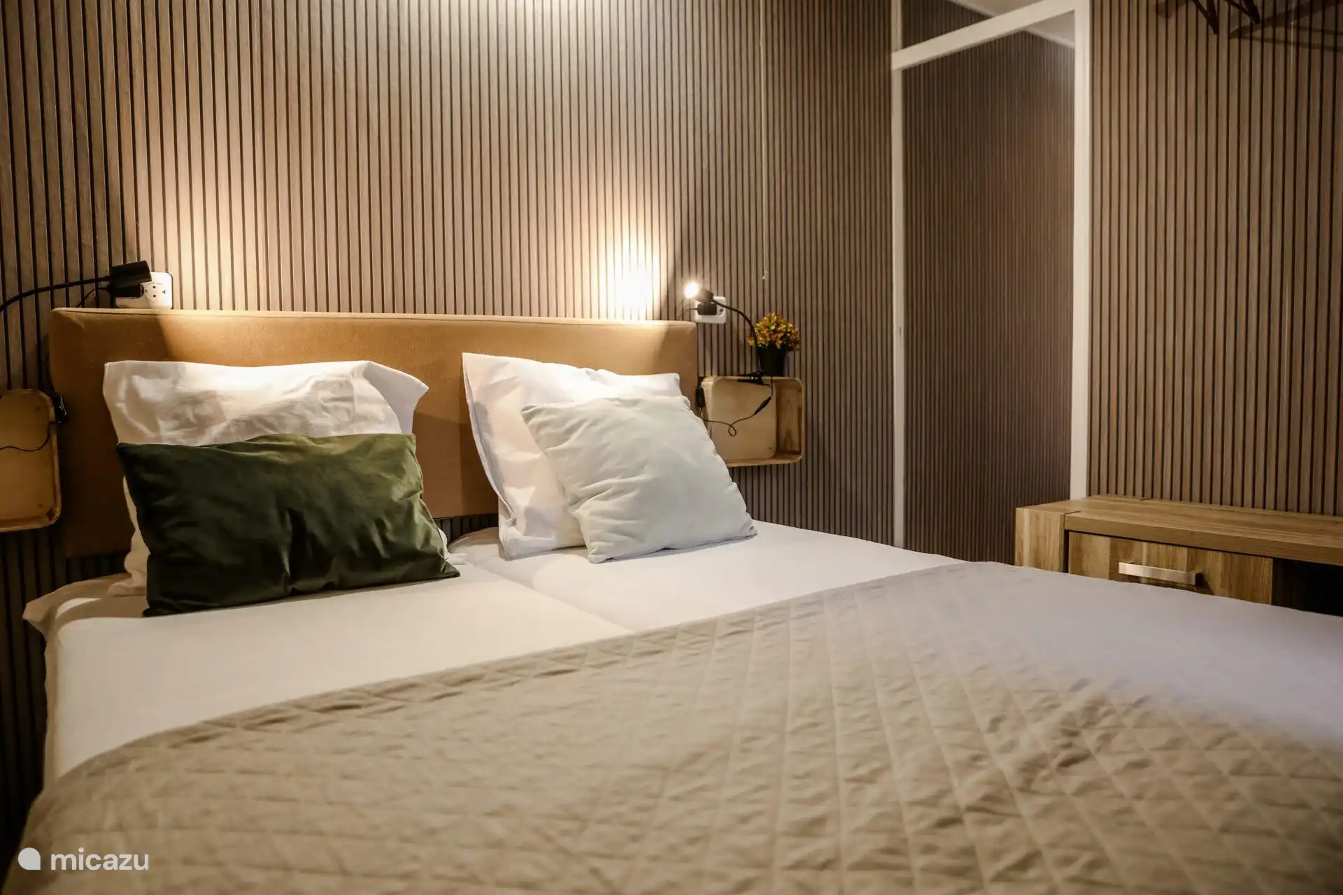 Bedroom 1
1 double bed