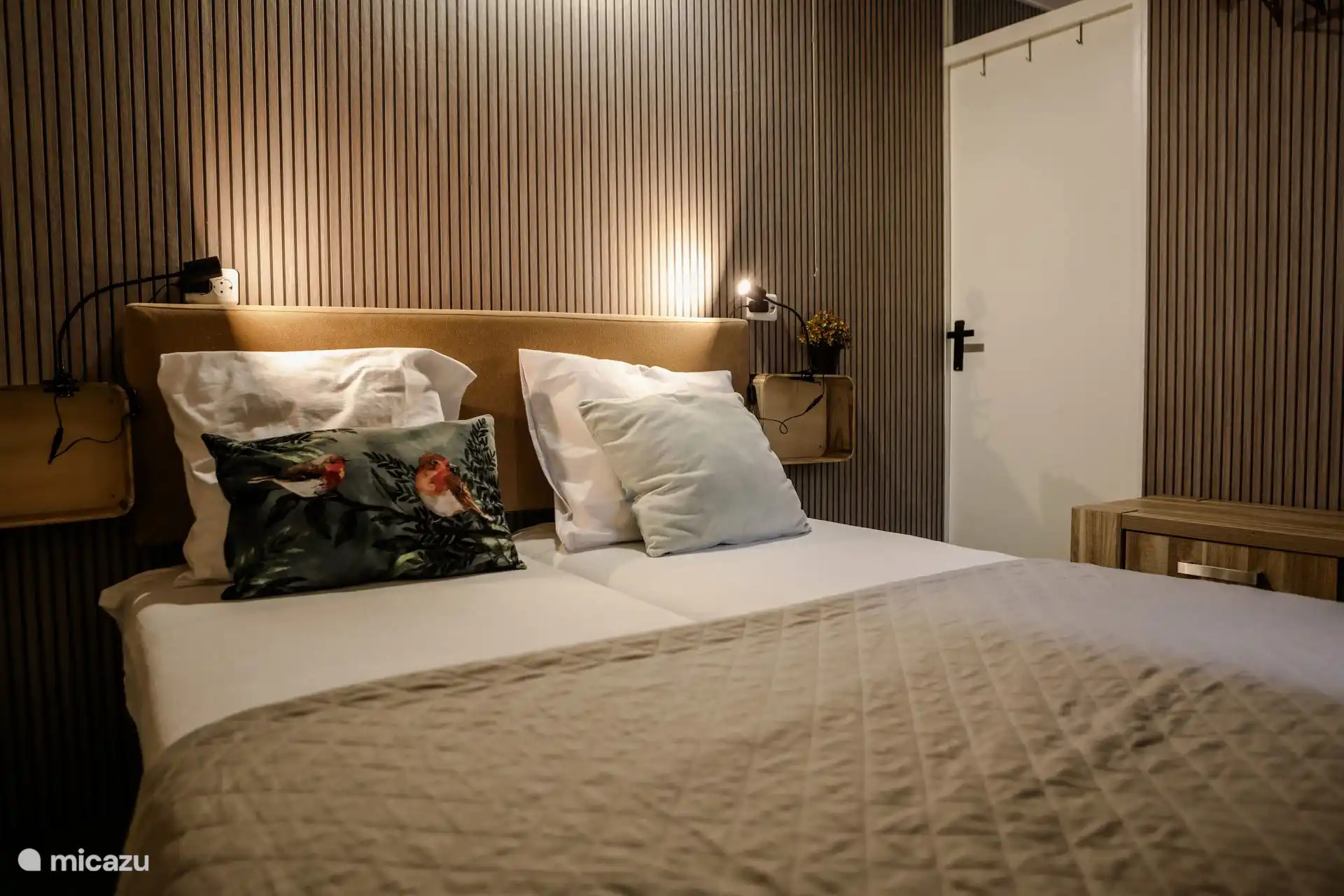 Bedroom 1
1 double bed