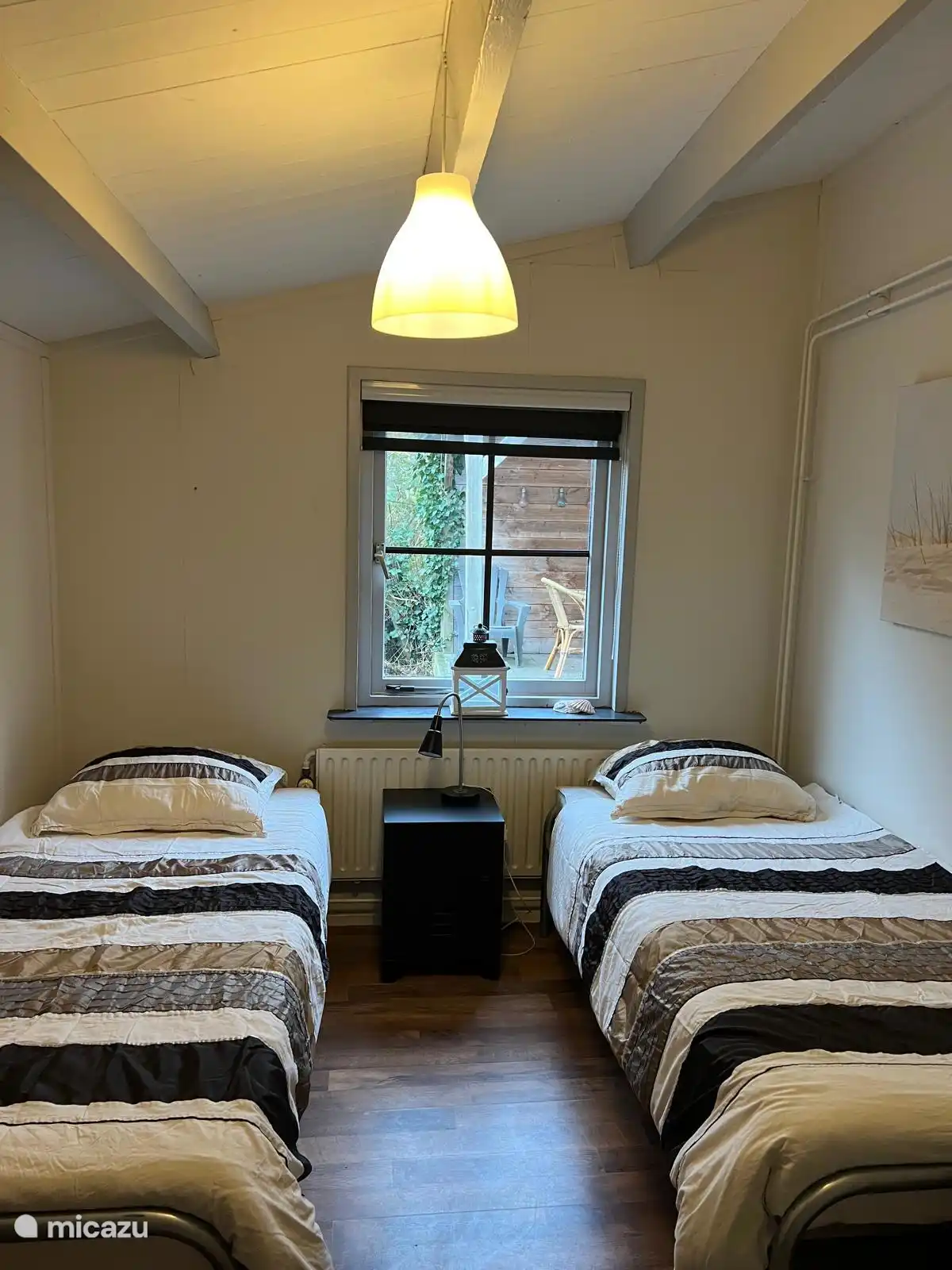 Bedroom 2
2 single beds