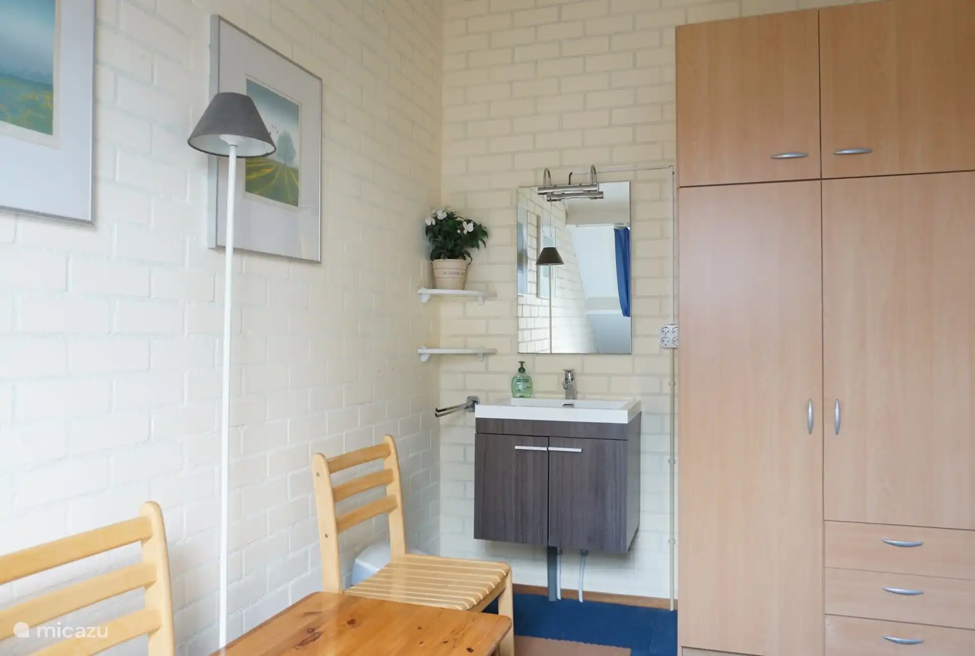 Sink bedroom