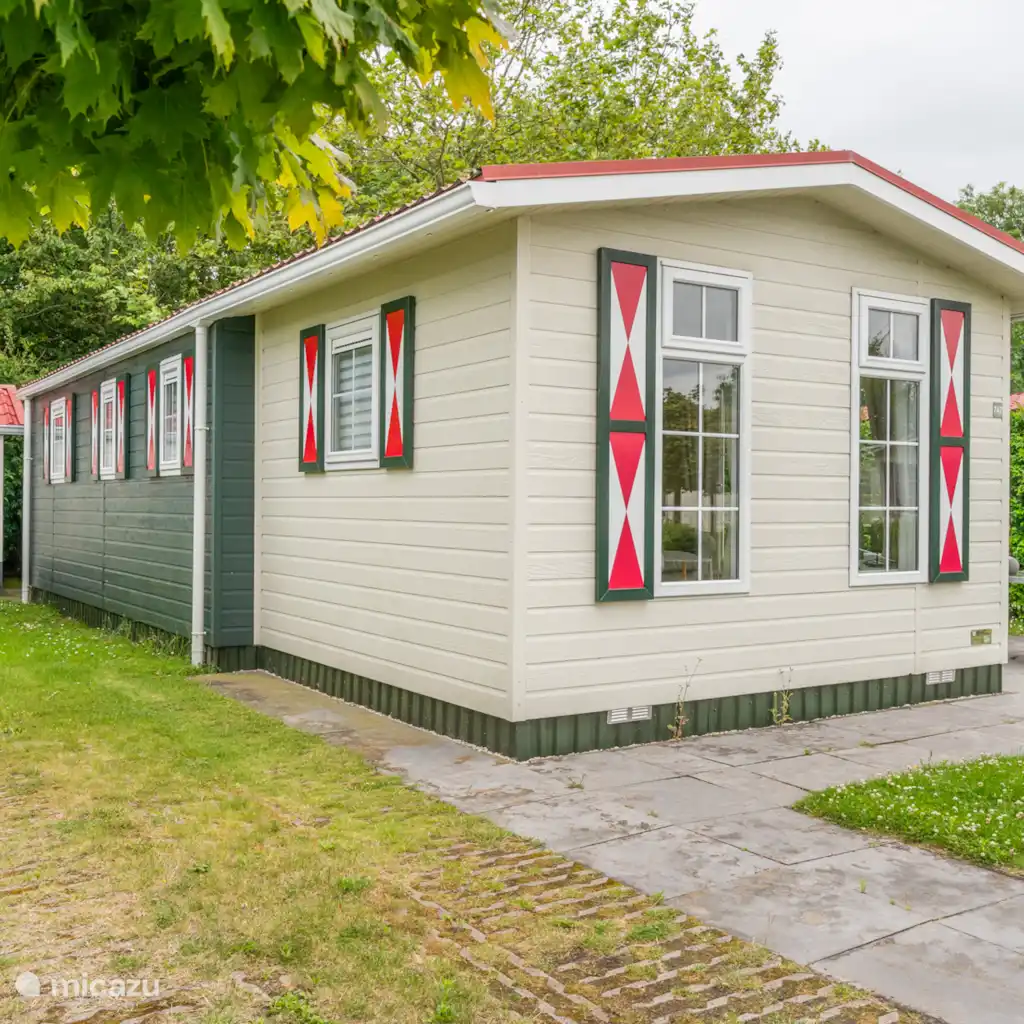 Chalet op vakantiepark in Baarland