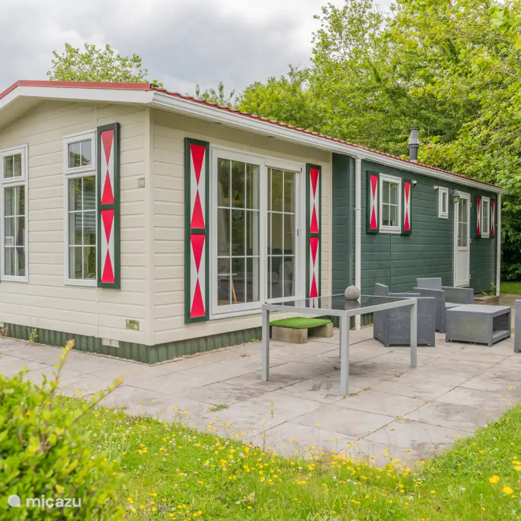 Chalet op vakantiepark in Baarland