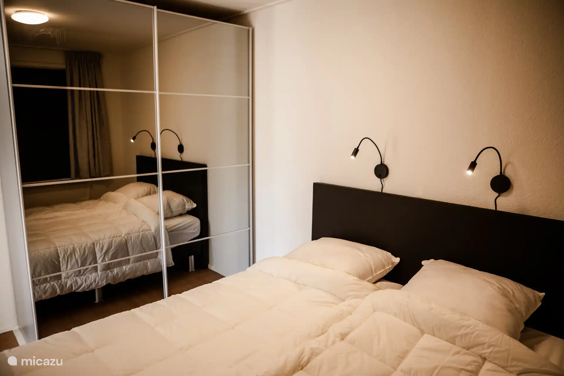 Bedroom 1
1 double bed