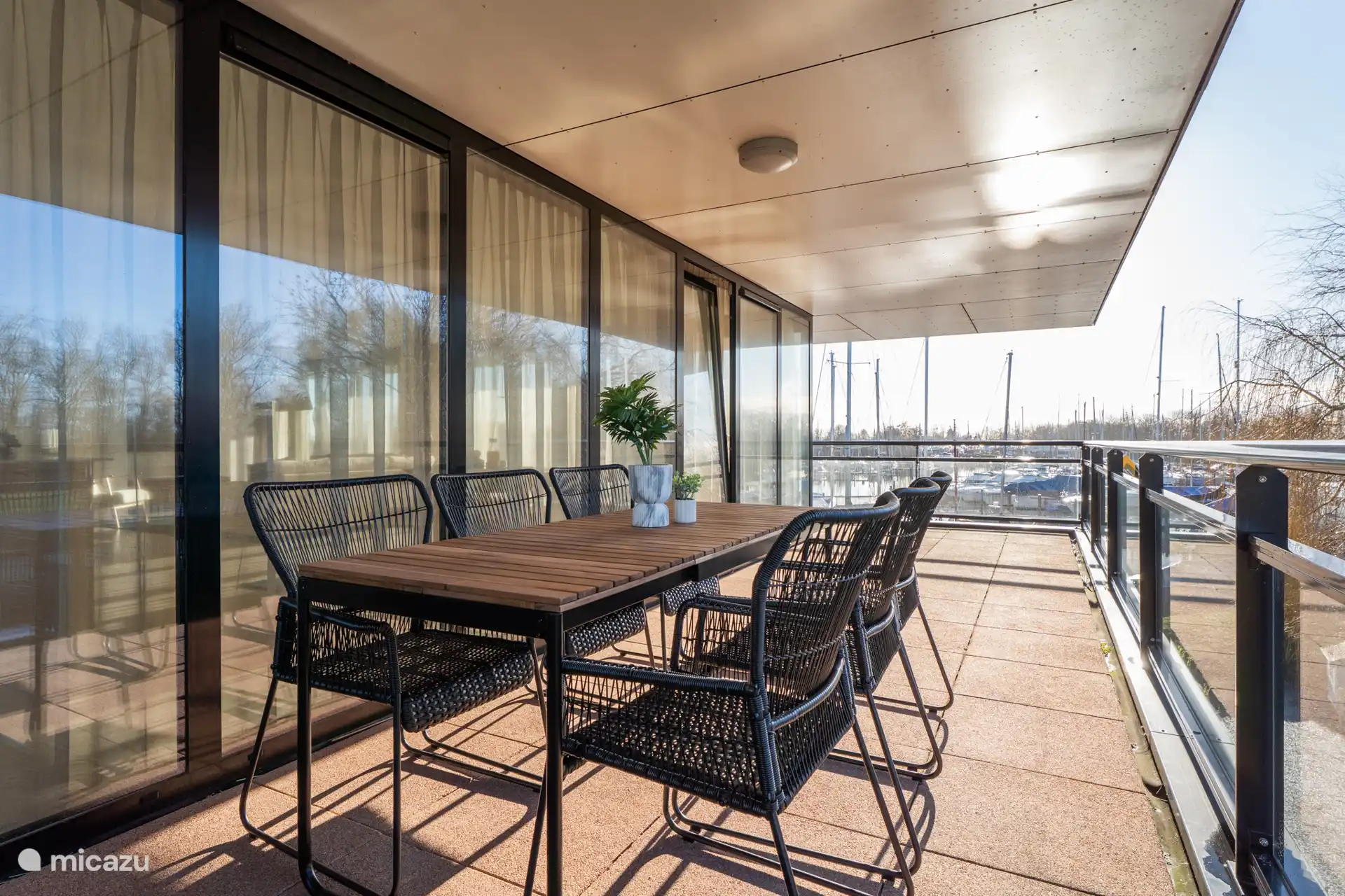 Balcony with dining table