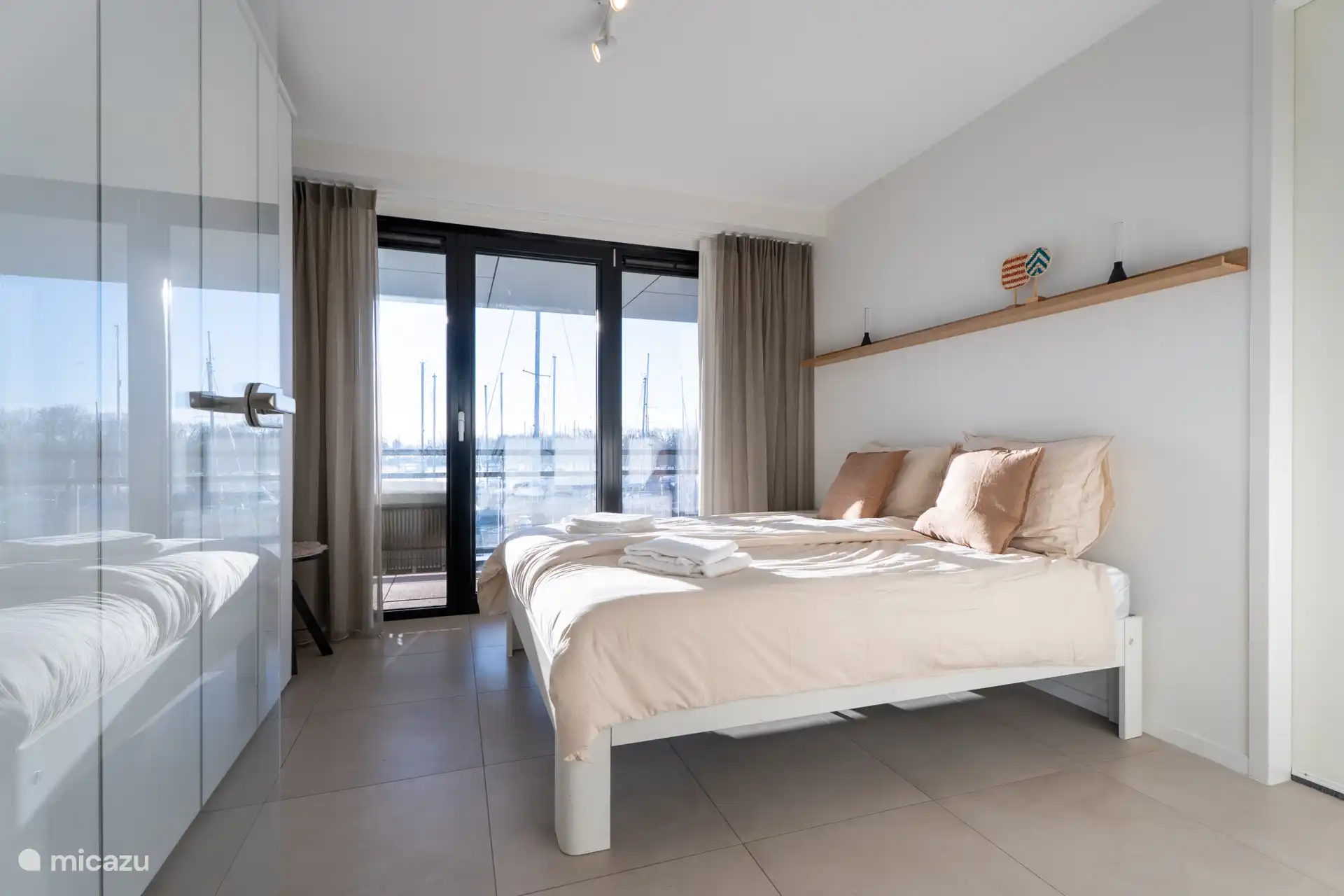 Bedroom 1
1 double bed