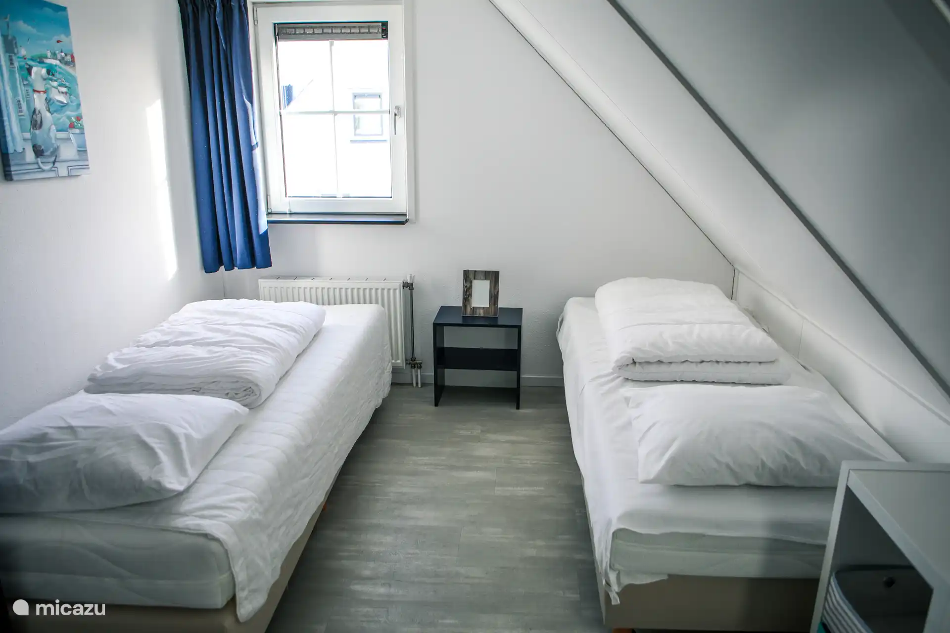Bedroom 3
2 single beds