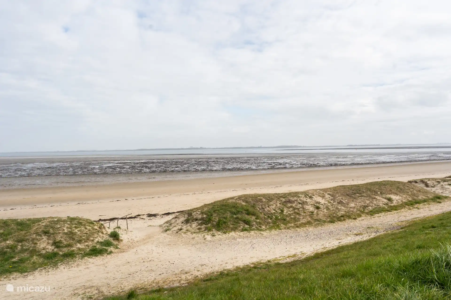 Strand naast huis