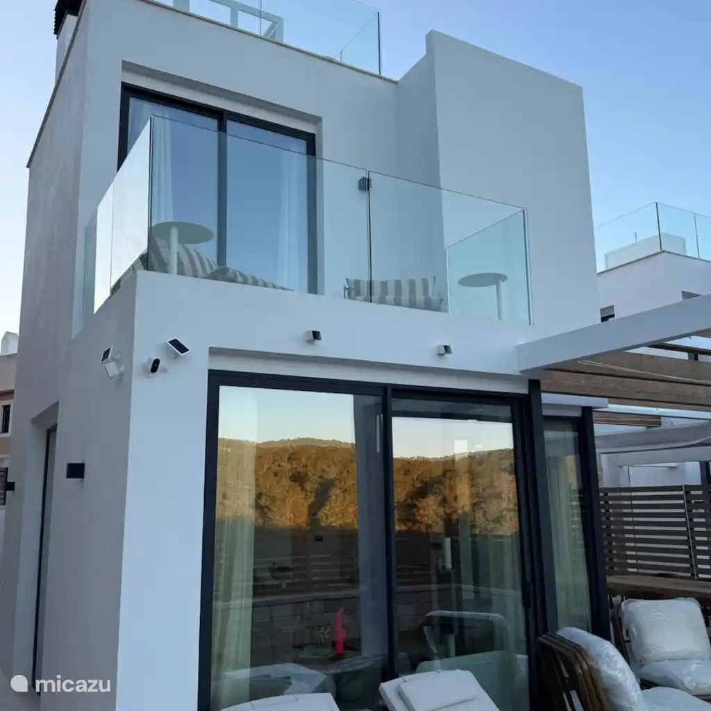 Villa Luxe 3BR villa met privé zwembad in Cala Tarida