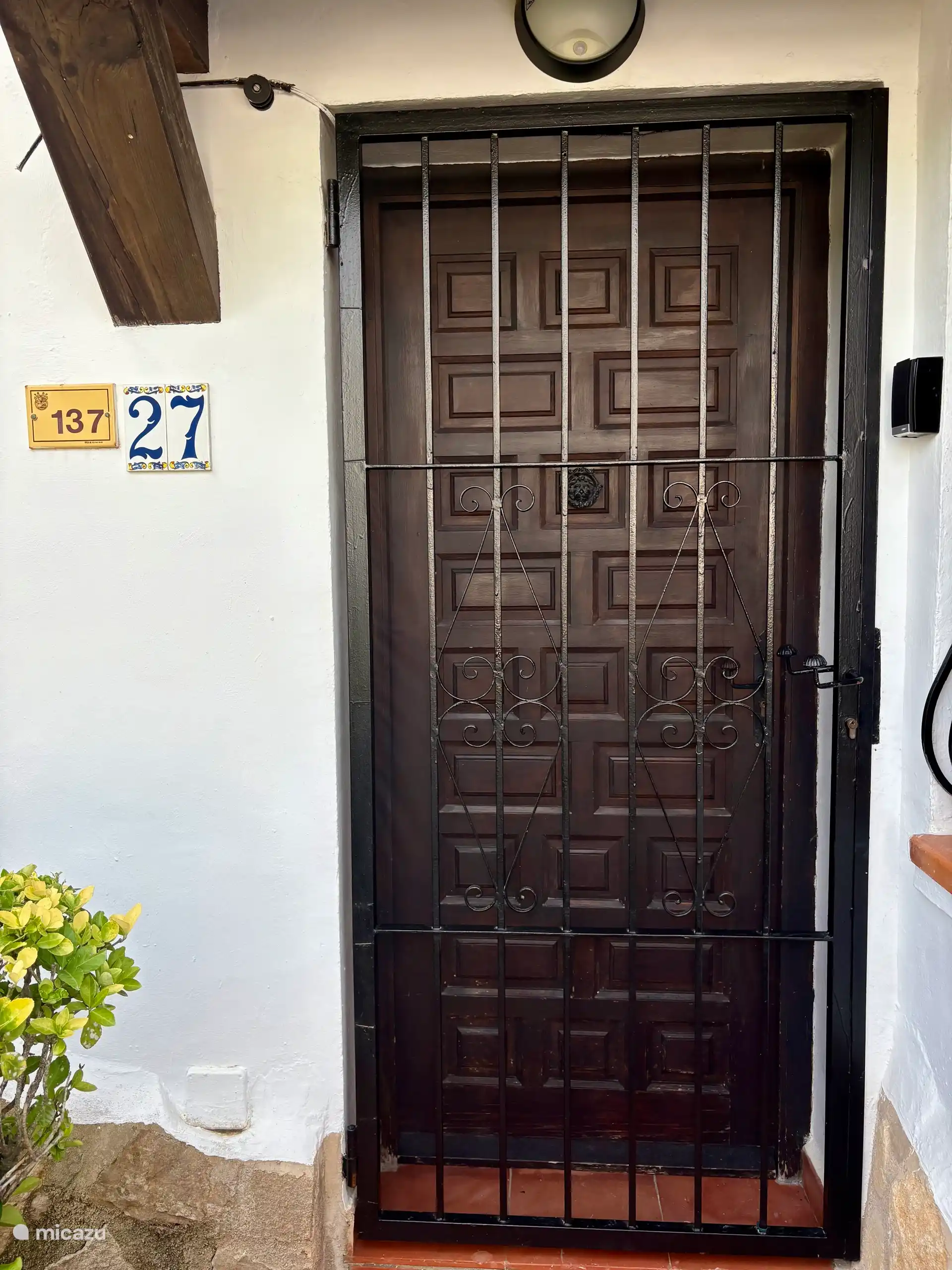 Front door - house number 137, apartment number 27