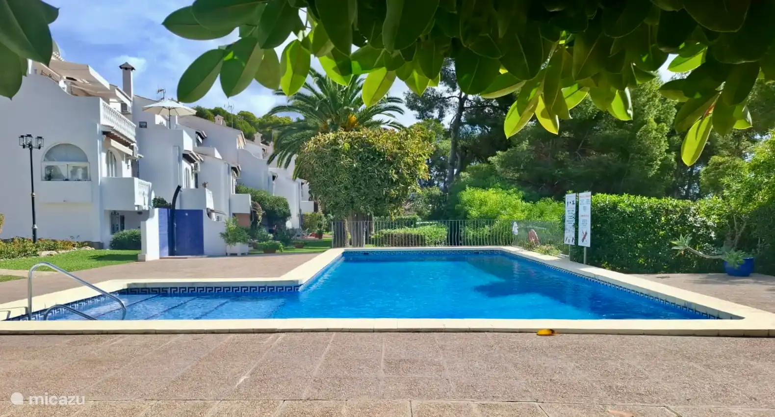Communal swimming pool - just a few meters walk from the apartment! - Communal garden and swimming pool
