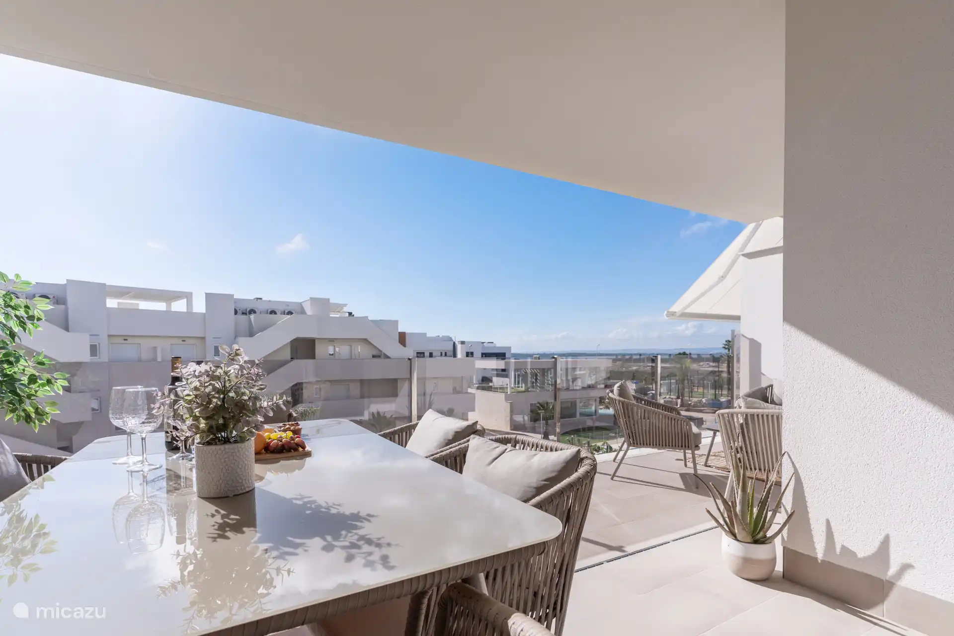 Spacious terrace to relax.