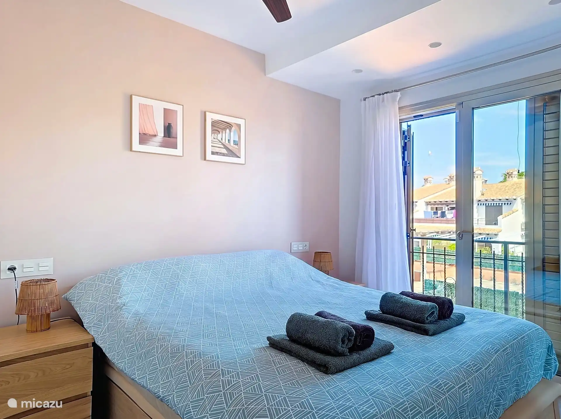 Dormitorio principal 
Una cama doble 