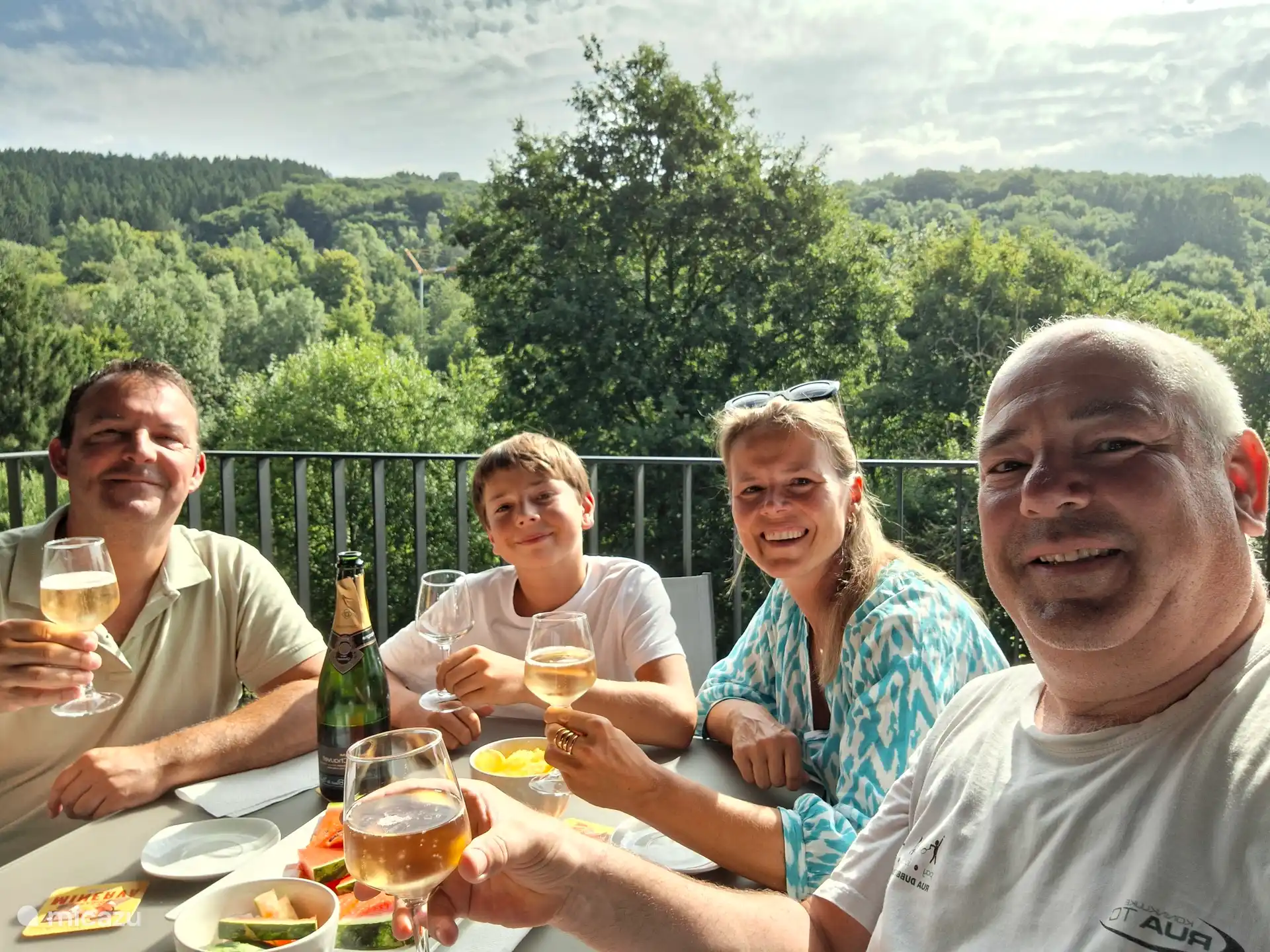 Reines Genuss, mitten in der Natur mit Blick auf das Tal