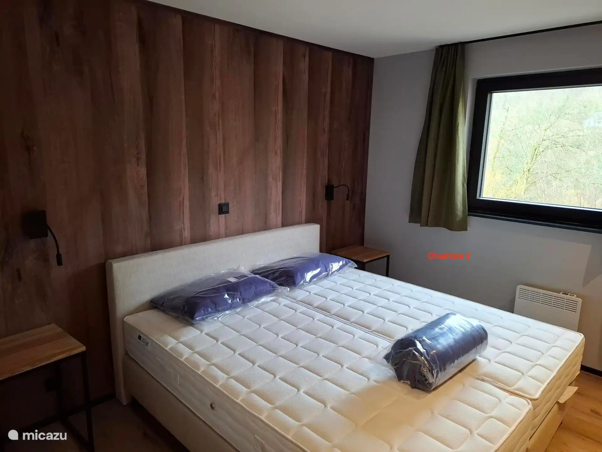 Master Bedroom with bed 2x 90x200cm with 1 headboard and 2 reading lamps