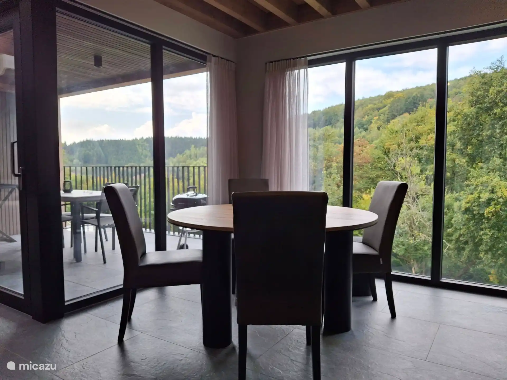 Breakfast, lunch, dinner in the kitchen with a view of the green valley