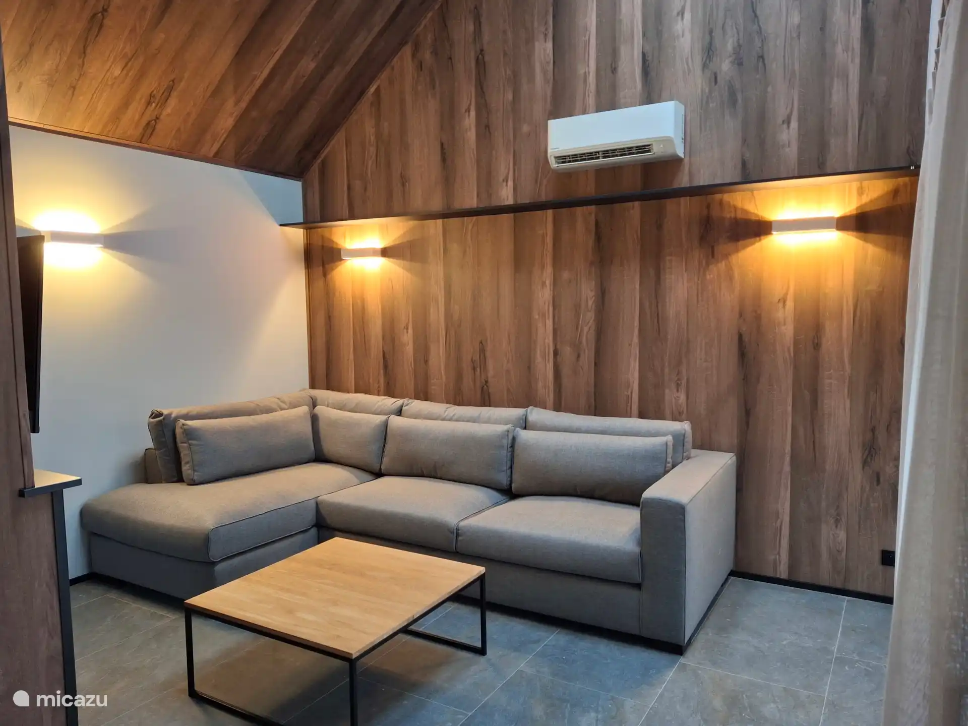 Spacious living space (open to the rafters) 
