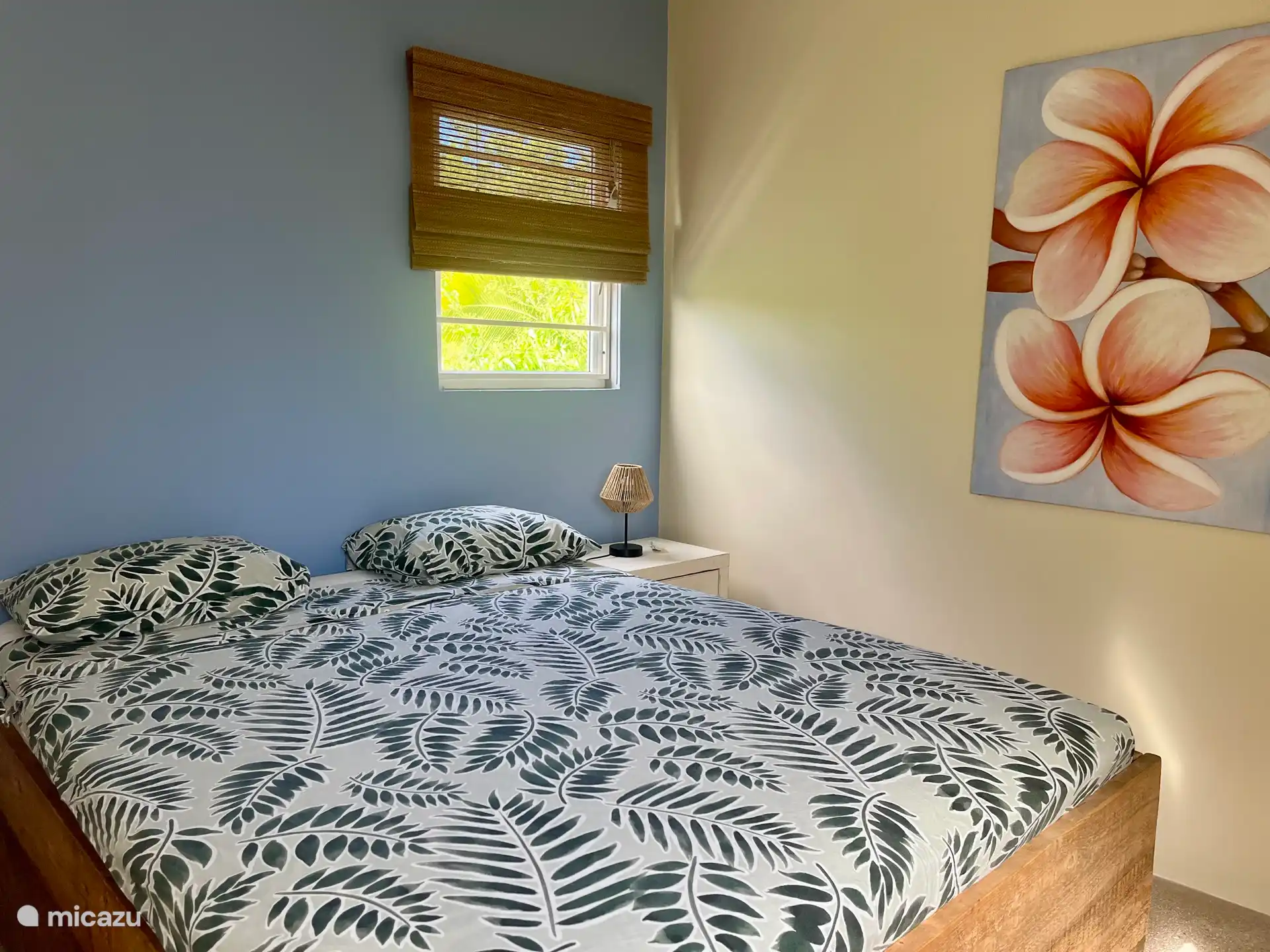 1st bedroom queen size