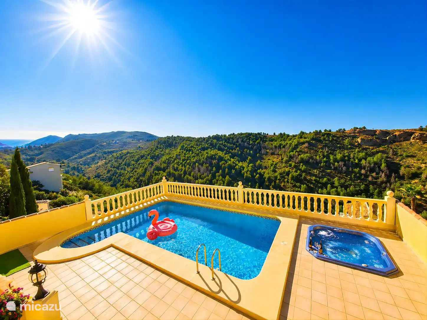 Swimming pool and Jacuzzi overlooking the natural park
