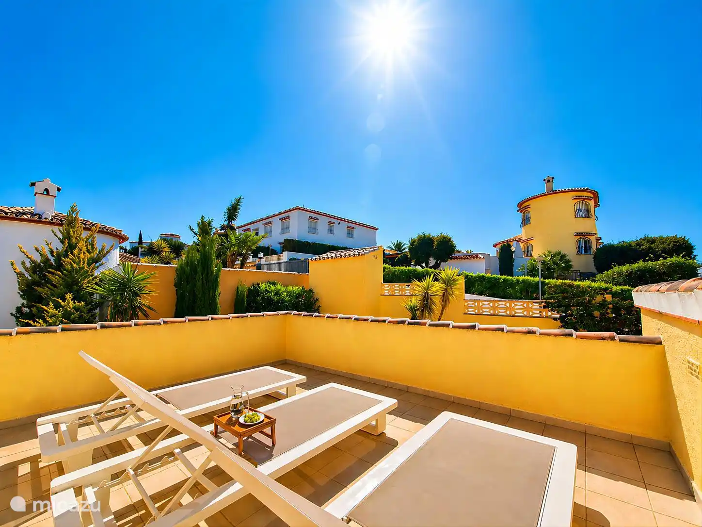 Roof terrace with sunbeds