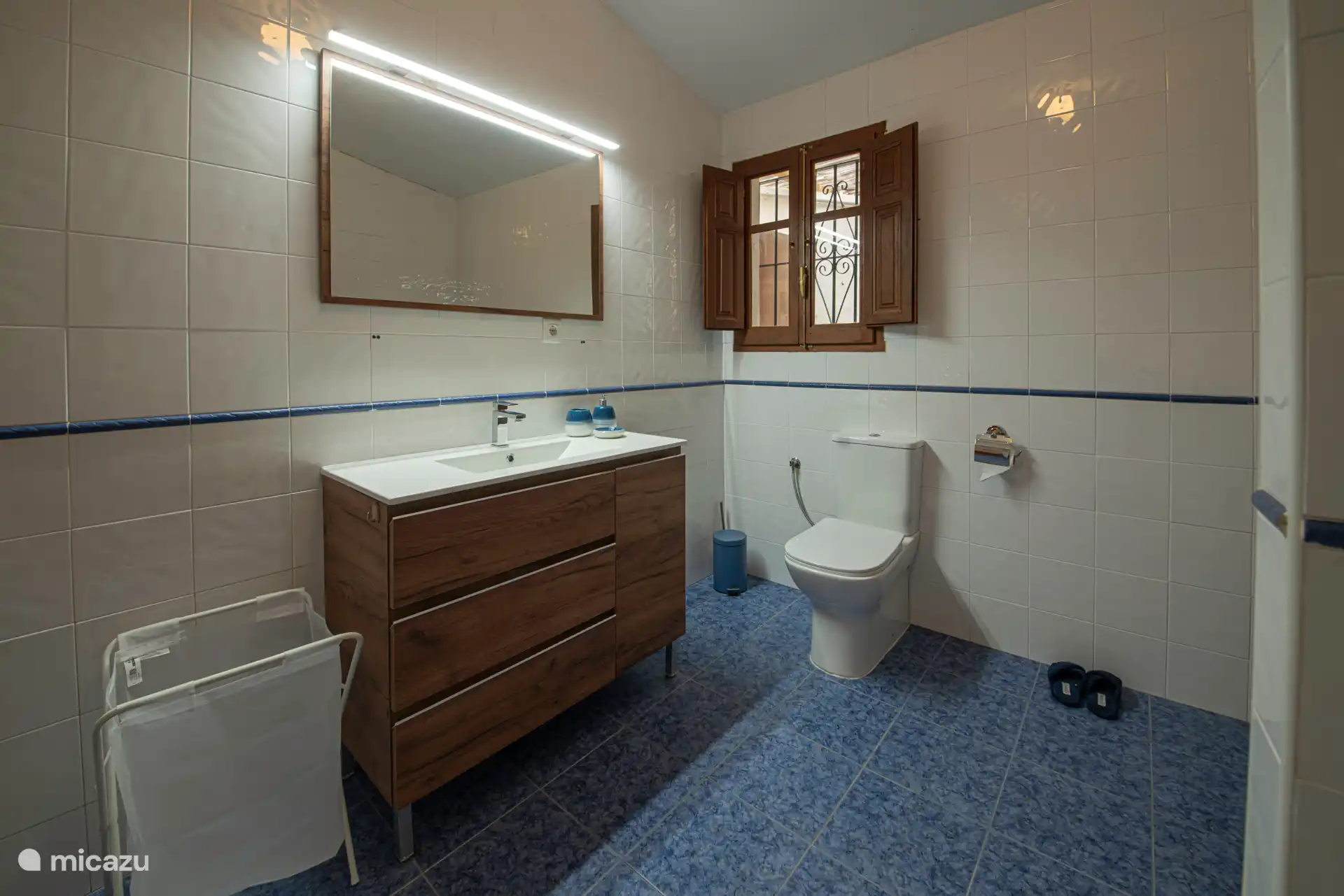 badkamer met stortdouche