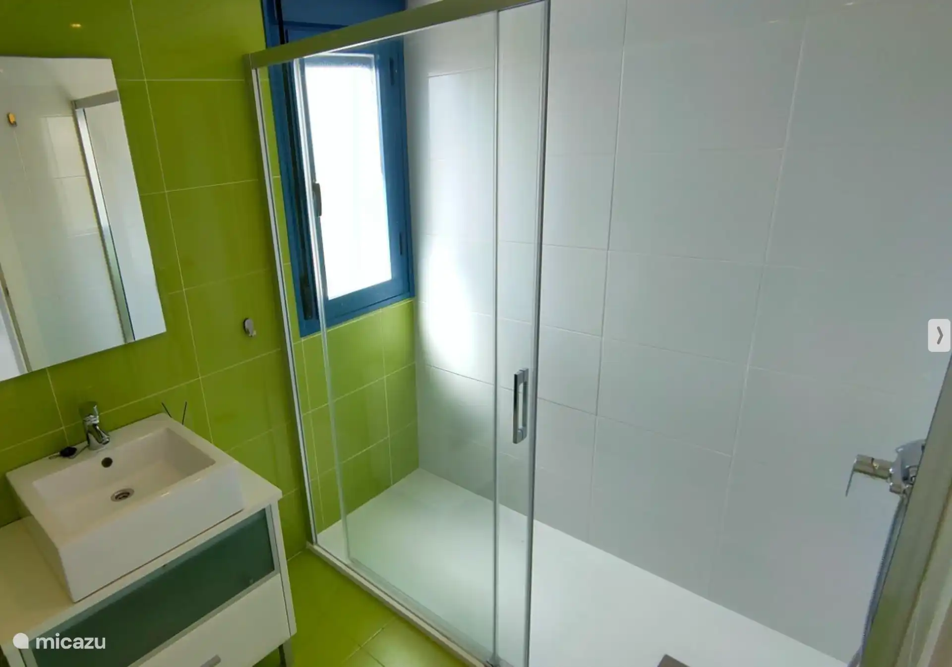 Wasbak met voldoende opbergruimte